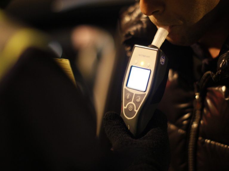 Alkolenker verursachte Unfall: Der Alkotest ergab einen Messwert von 1,64 Promille