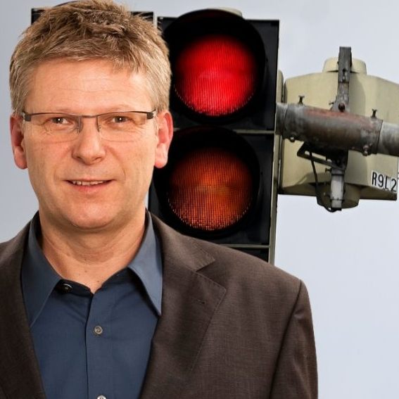 Dr. Blaßnig (Vizepräsident Ärztekammer Vorarlberg) lässt an den Öffnungsschritten kein gutes Haar.