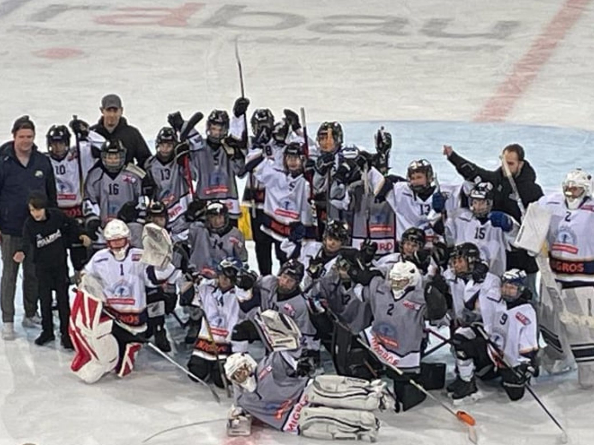 Das U13 Team der Rheintal Bulldogs beendete die Saison beim Migros-Cup in der Davoser Eishalle Das U13 Team der Rheintal Bulldogs beendete die Saison beim Migros-Cup in der Davoser Eishalle