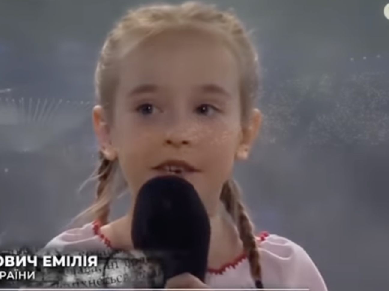 Gänsehaut Amelia Singt Die Hymne Der Ukraine Ukraine Krieg Volat