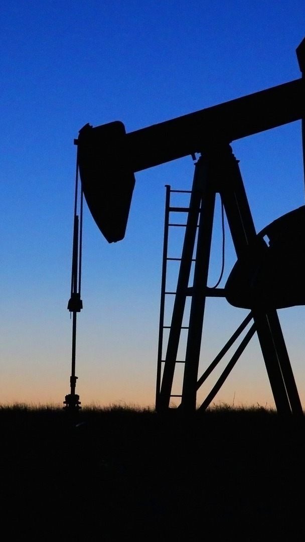 Ölpreise fielen nach Bericht über Anzapfen der US-Ölreserven deutlich.