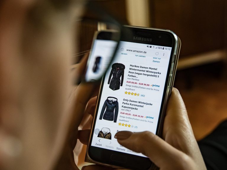 40.000 Euro Schaden, um Kleidung für sich und seine Freunde zu bestellen, richtete ein 18-jähriger Bestellbetrüger in Wien an 40.000 Euro Schaden, um Kleidung für sich und seine Freunde zu bestellen, richtete ein 18-jähriger Bestellbetrüger in Wien an