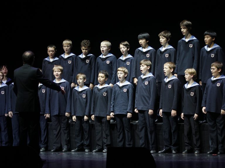 Gemeinsam mit den Wiener Chormädchen, Chorus Juventus und dem Elevenchor singen die Wiener Sängerknaben für die Ukraine Gemeinsam mit den Wiener Chormädchen, Chorus Juventus und dem Elevenchor singen die Wiener Sängerknaben für die Ukraine