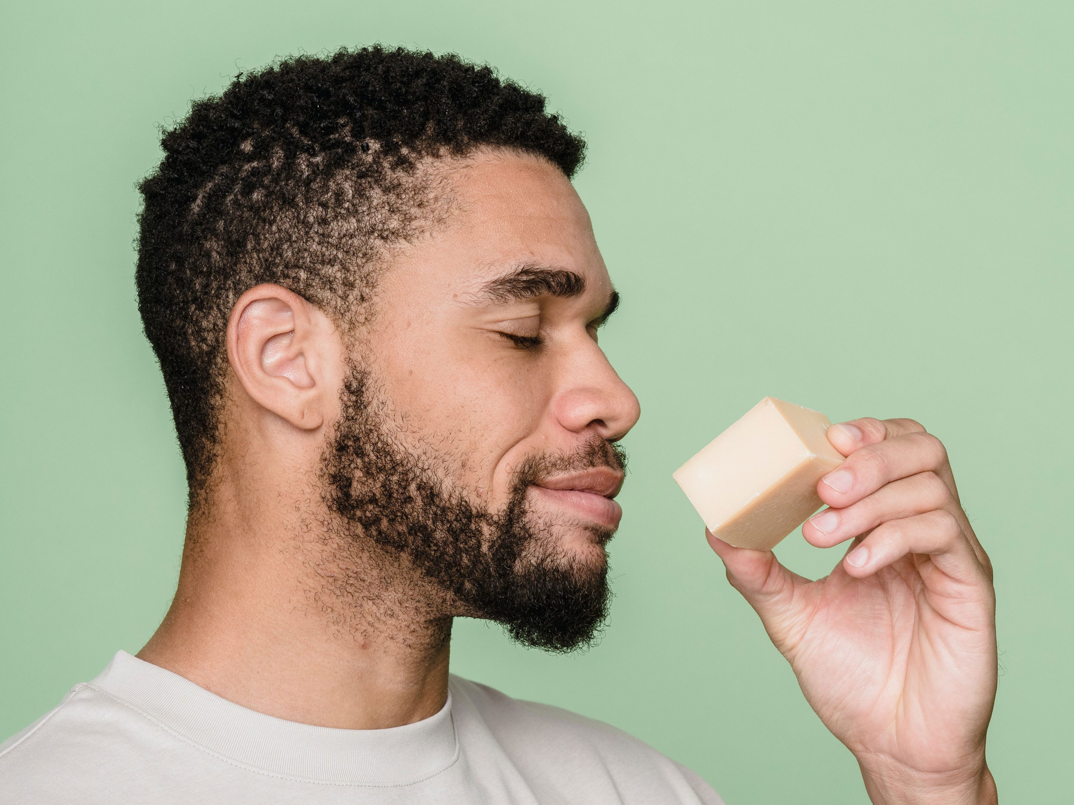 Einfach mal dran schnuppern - und schon ist der Heißhunger weg? Dieser Trick soll funktionieren Einfach mal dran schnuppern - und schon ist der Heißhunger weg? Dieser Trick soll funktionieren