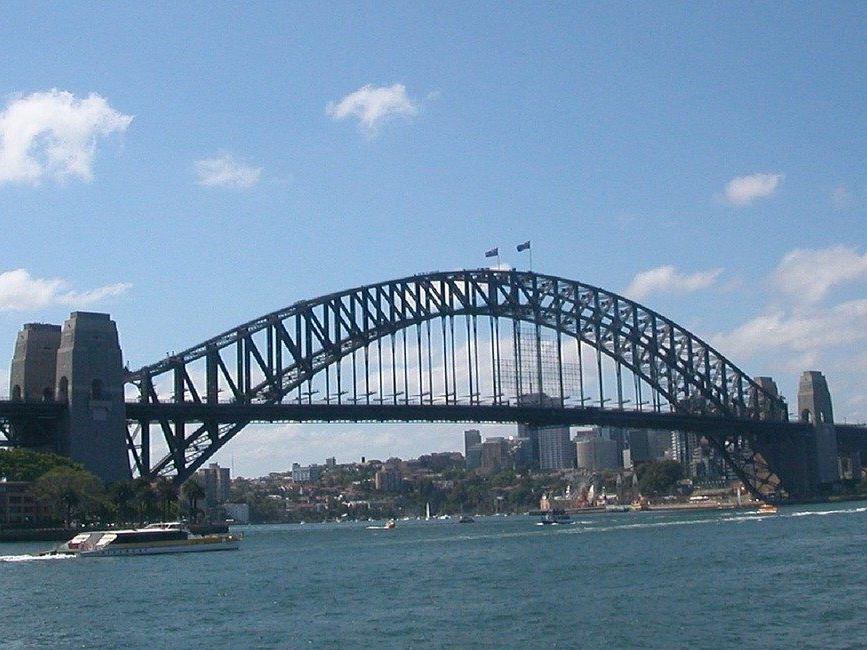 Auf der stark befahrenen Sydney-Harbour-Bridge kam es zu einem schweren Verkehrsunfall.