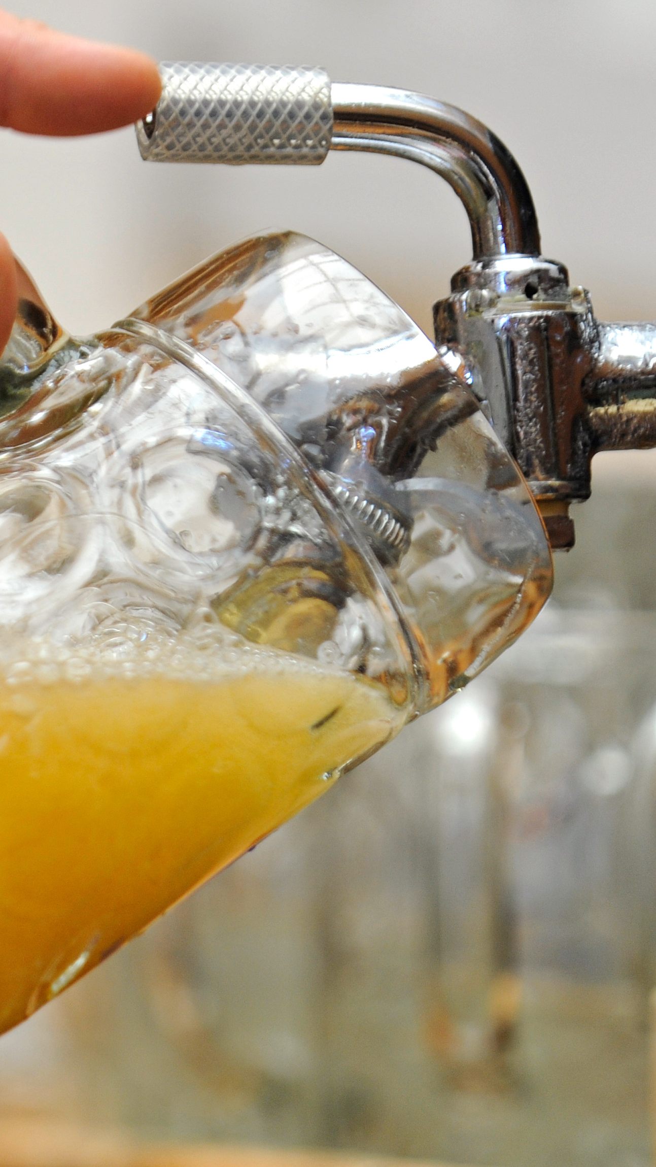 Die Brauerei Anheuser-Busch Inbev startet mit der ukrainischen Biermarke Chernigivske eine Hilfsaktion für die Ukraine.