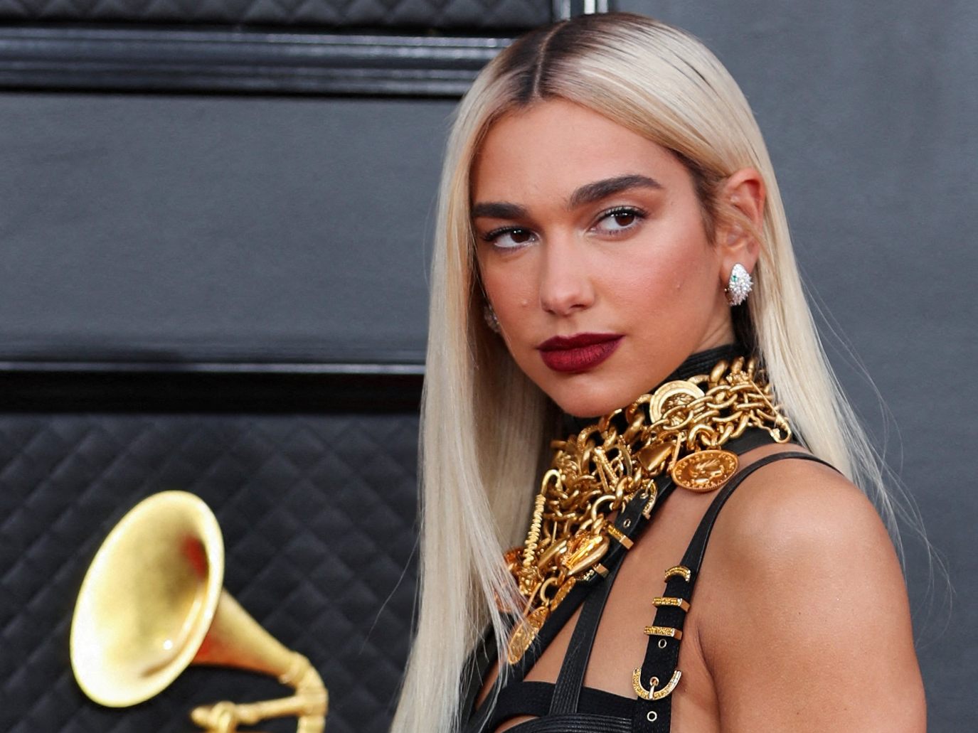 Dua Lipa bei den Grammys. Auch ungeschminkt ist die Sängerin wunderschön. Dua Lipa bei den Grammys. Auch ungeschminkt ist die Sängerin wunderschön.