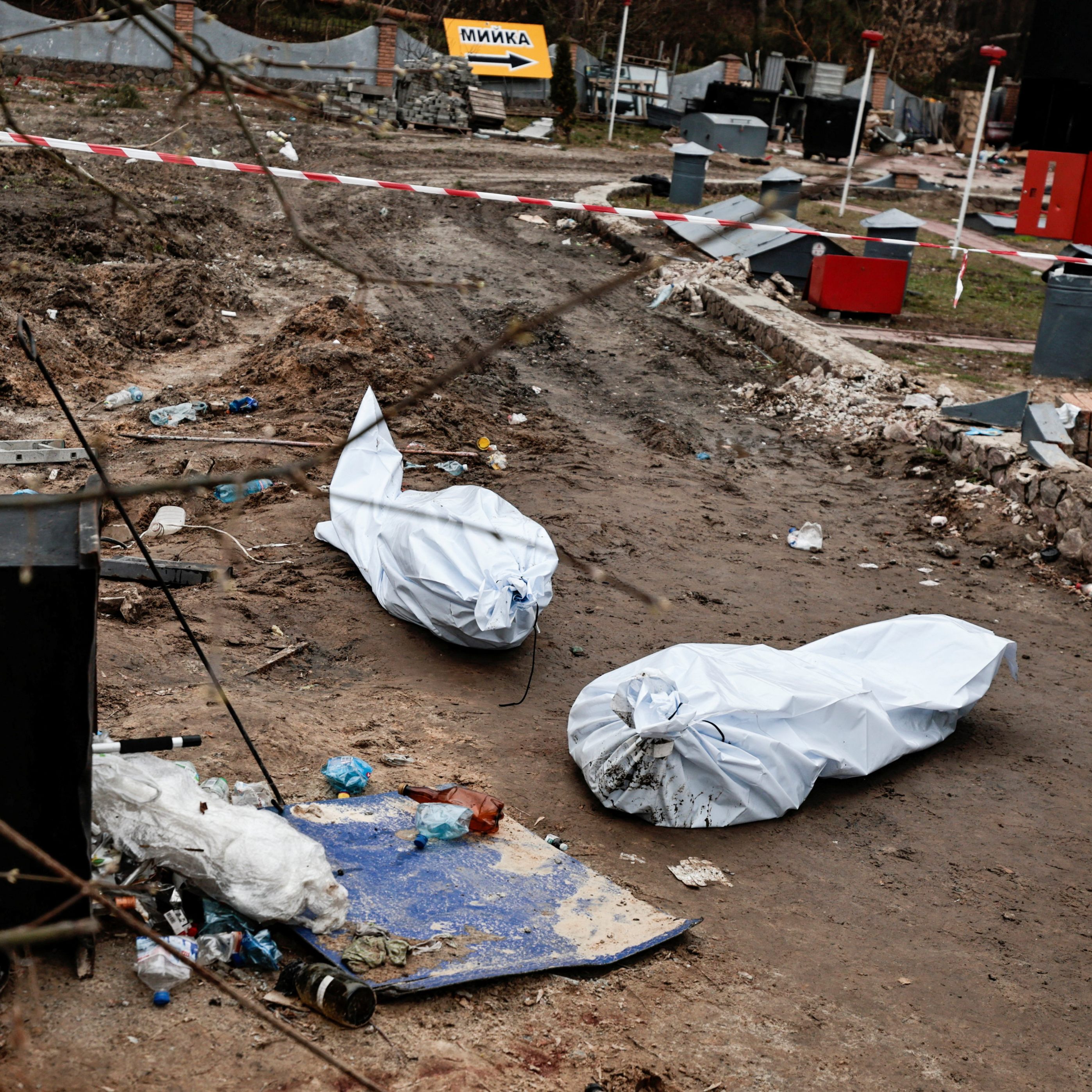 Am Sonntag wurde über die Entdeckung eines weiteren Massengrabes in der Ukraine berichtet. In Busowa nahe Kiew wurden Leichen von Zivilisten gefunden.