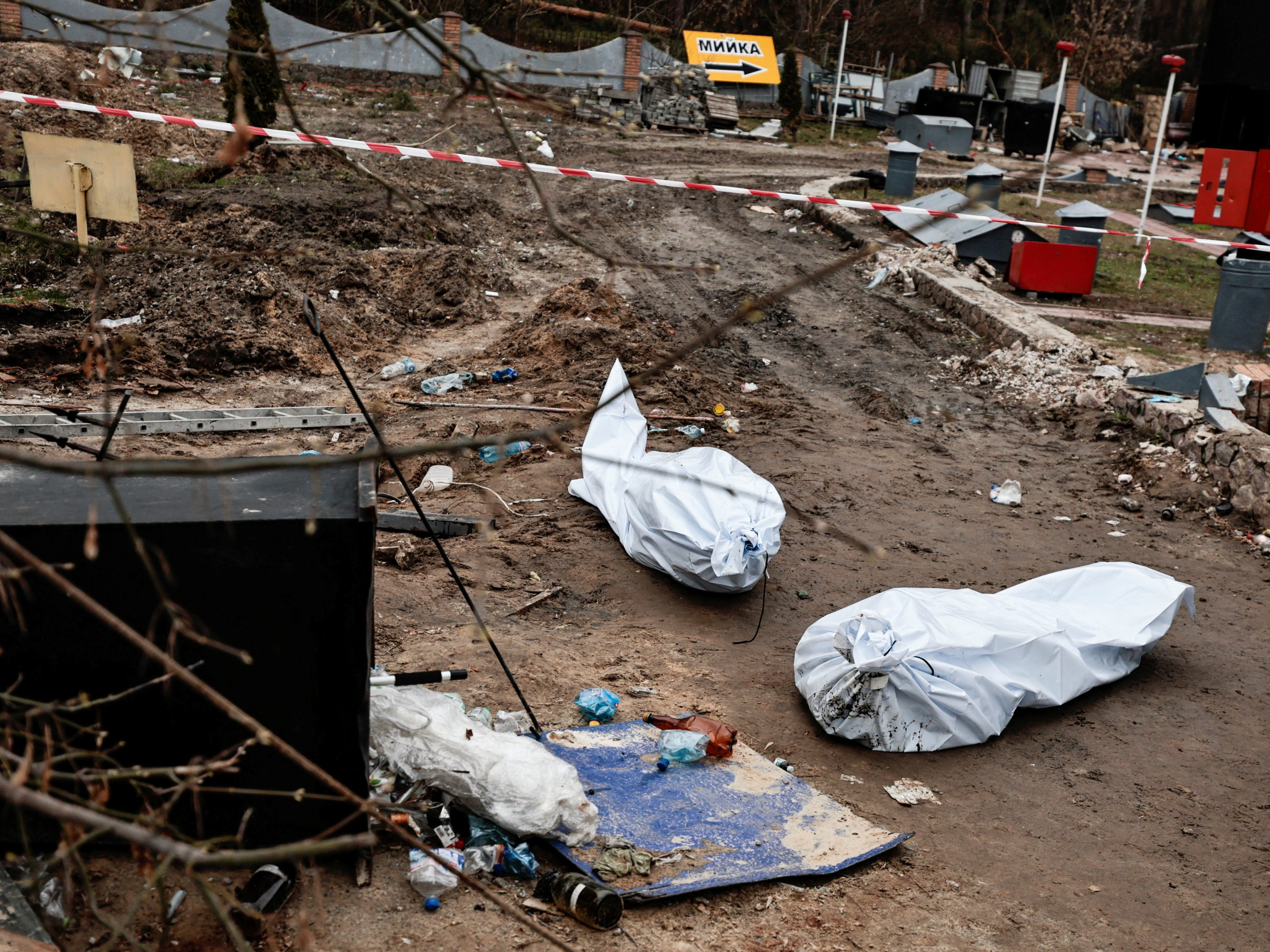 Am Sonntag wurde über die Entdeckung eines weiteren Massengrabes in der Ukraine berichtet. In Busowa nahe Kiew wurden Leichen von Zivilisten gefunden.