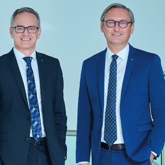 Betr.oec. Gerhard Hamel, Vorstandsvorsitzender, links: Dr. Helmut Winkler, Vorstandsdirektor