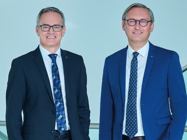 Betr.oec. Gerhard Hamel, Vorstandsvorsitzender, links: Dr. Helmut Winkler, Vorstandsdirektor