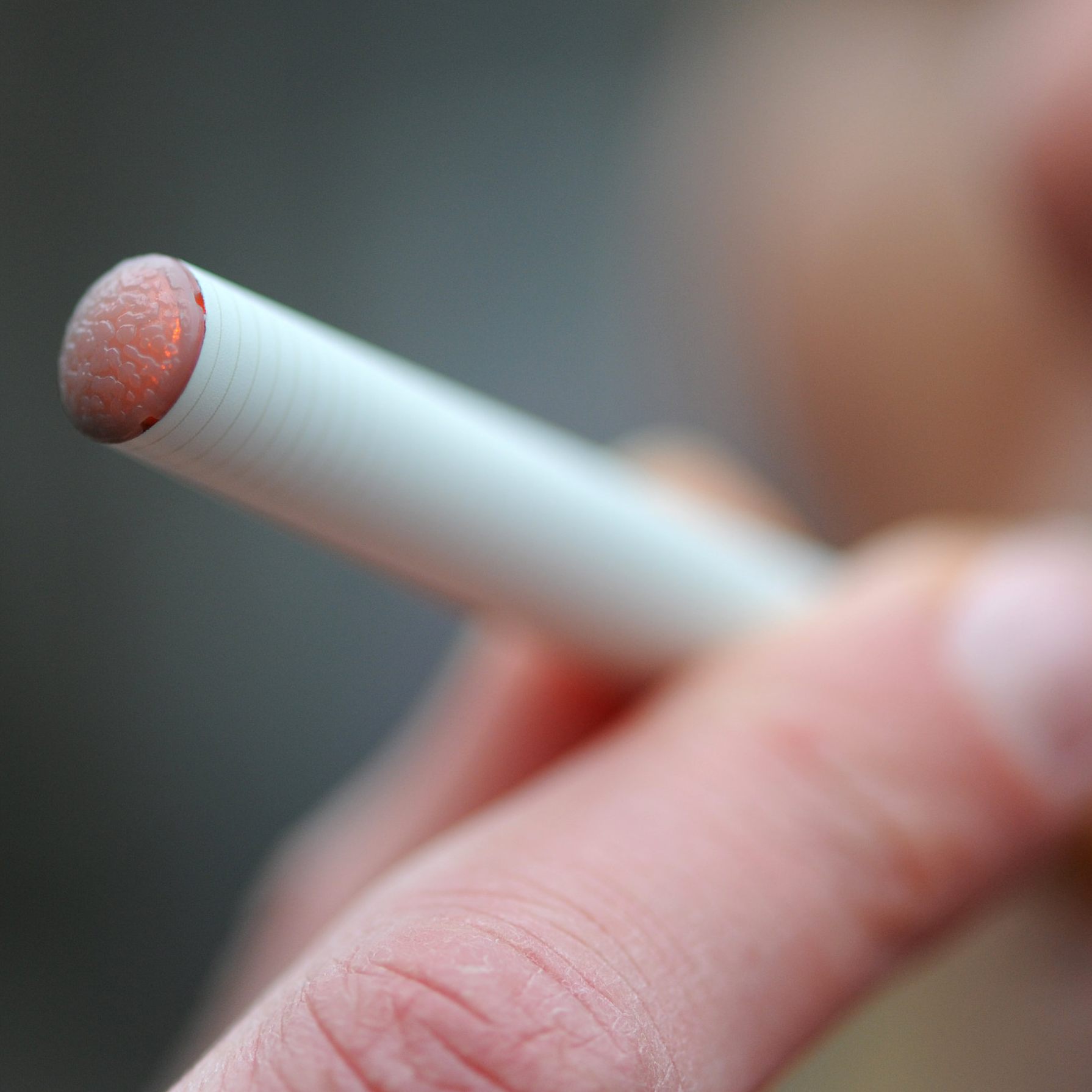 Zöllner stellten am Flughafen Wien rund 1.000 E-Zigaretten sicher.