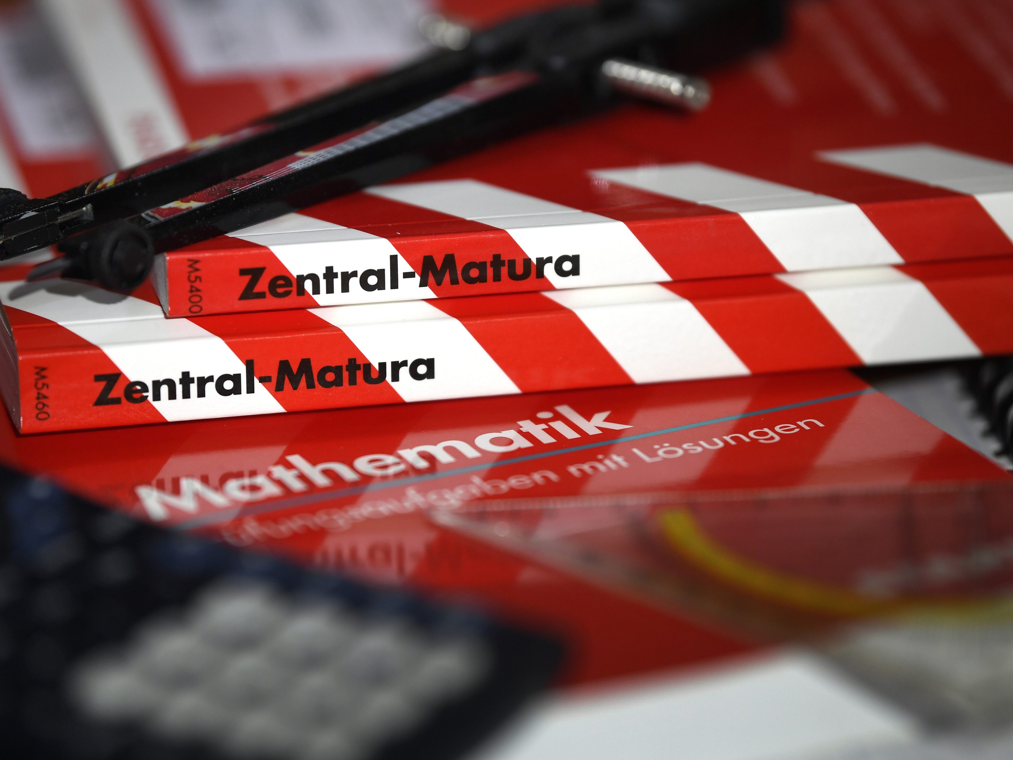 Am 2. Mai geht es mit der Zentralmatura los. Am 2. Mai geht es mit der Zentralmatura los.