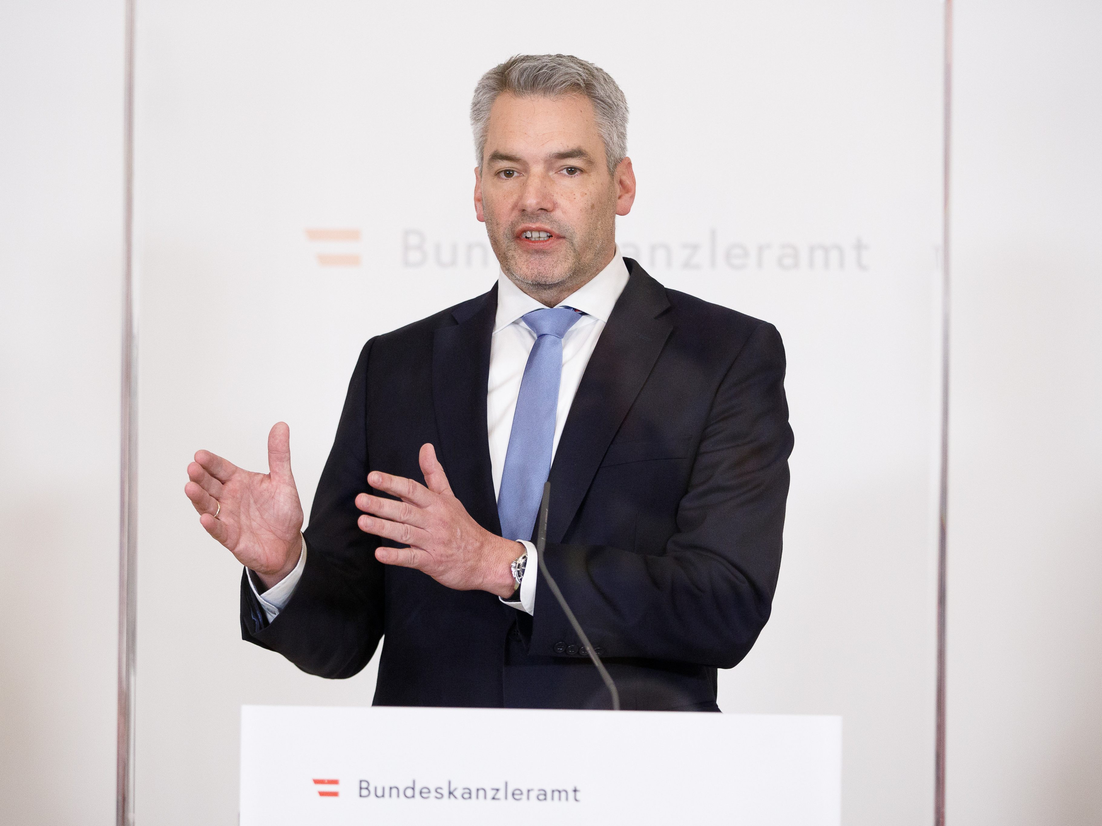 Gerhard Mangott hat den Nehammer-Besuch in Russland kritisiert. Der Bundeskanzler werde Putin Bilder verschaffen, meint er. Gerhard Mangott hat den Nehammer-Besuch in Russland kritisiert. Der Bundeskanzler werde Putin Bilder verschaffen, meint er.