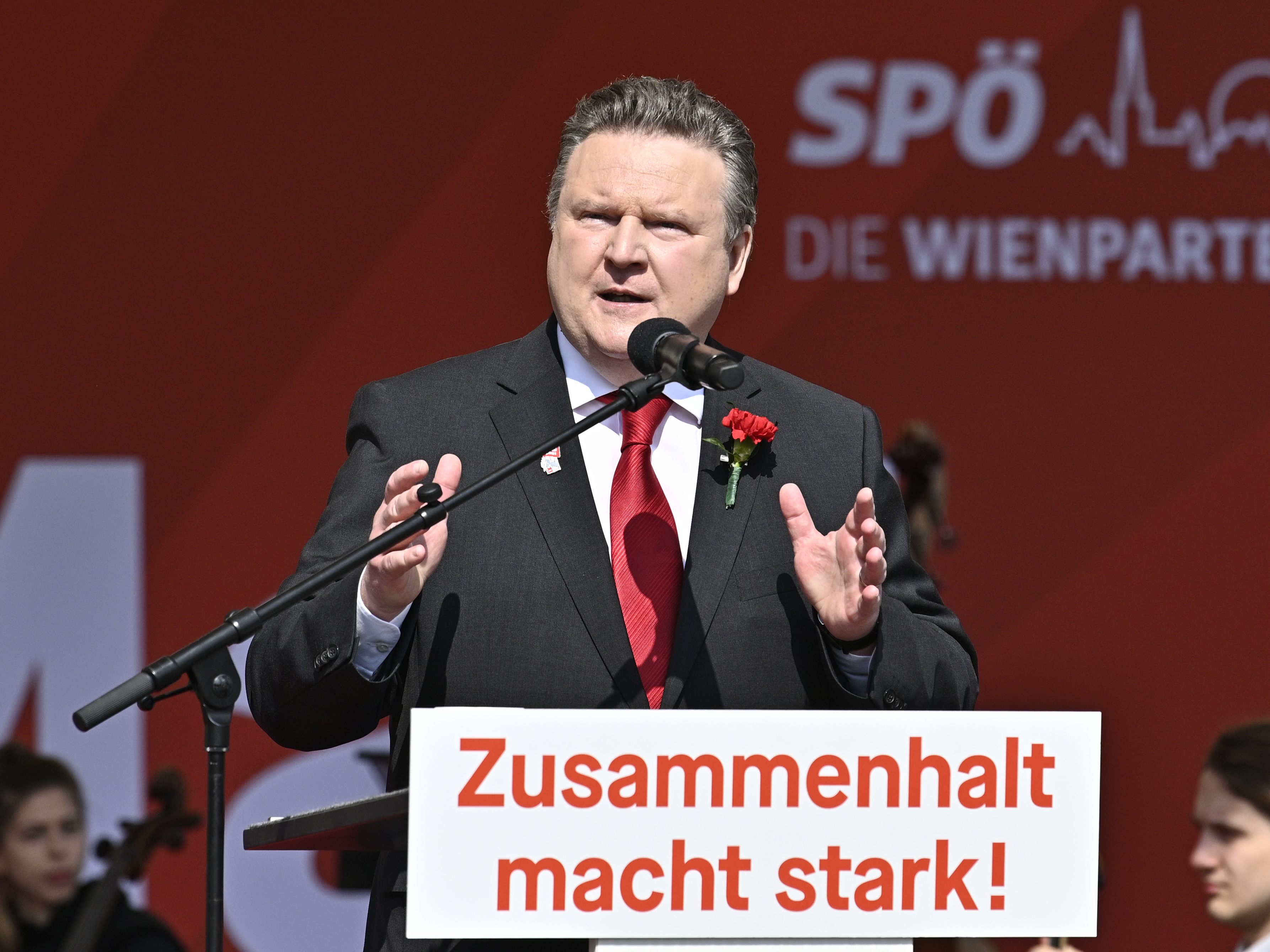 LIVE-Stream: Wiener SPÖ begeht den 1. Mai am Rathausplatz. LIVE-Stream: Wiener SPÖ begeht den 1. Mai am Rathausplatz.