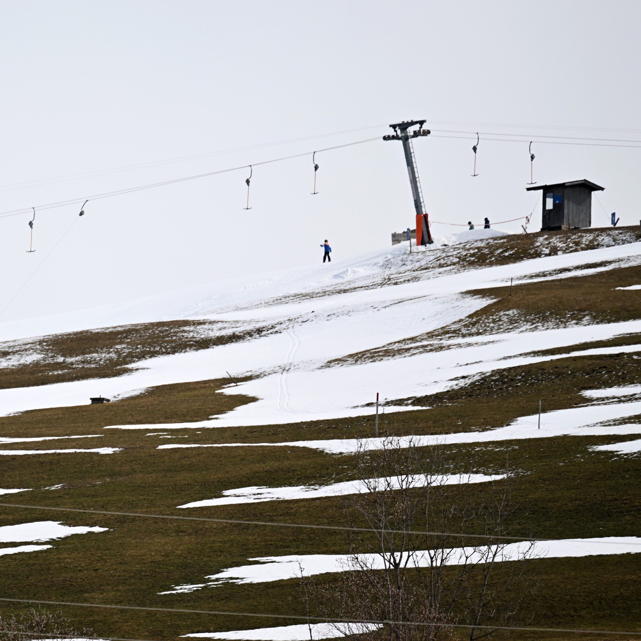 Ohne Klimaschutz sieht es für die Schneeprognose in Österreichs Skigebieten in den komenden Jahrzehnten eher schlecht aus, so ein Experte des ZAMG.