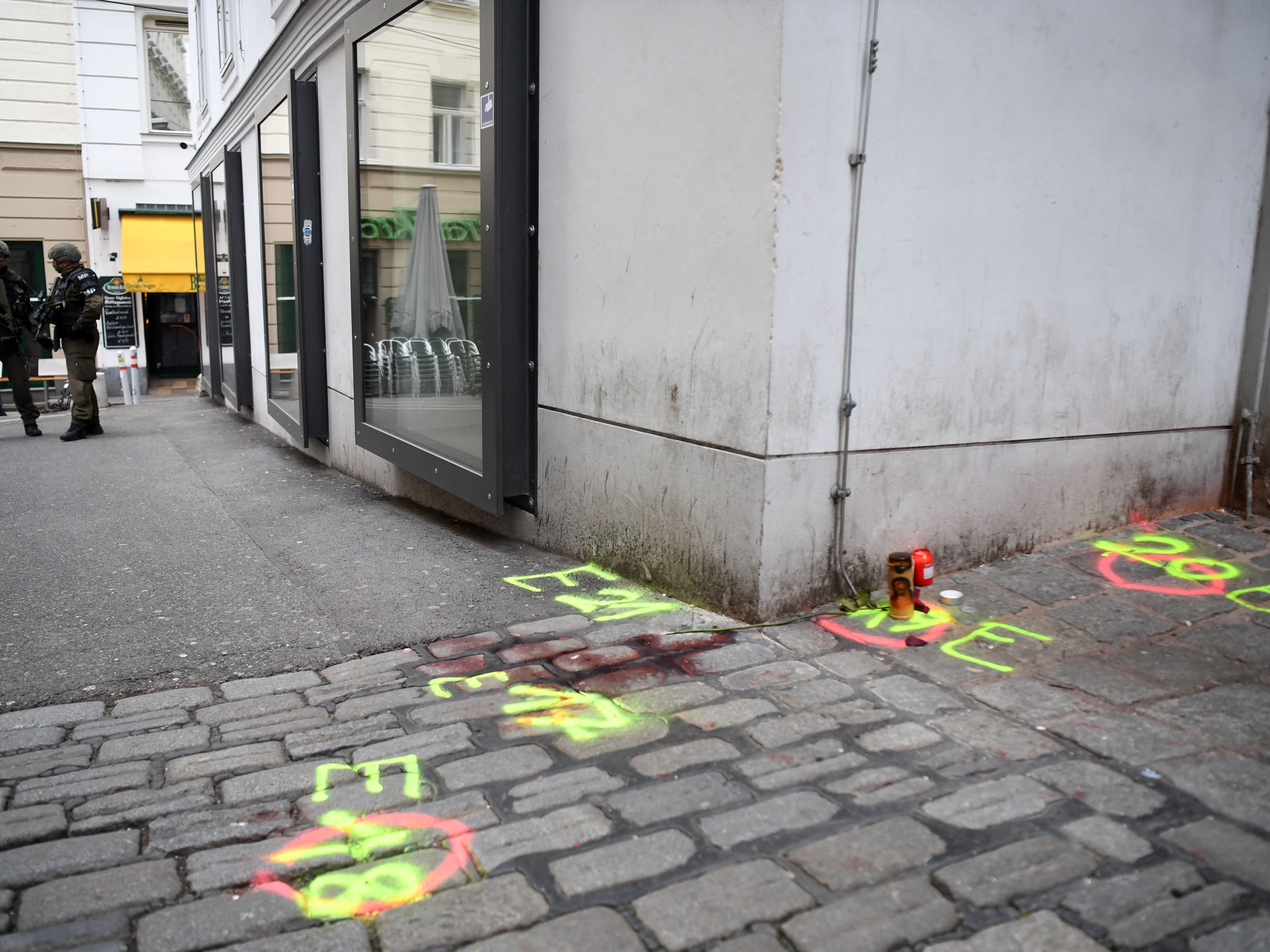 Am Tatort des Terroranschlags in der Wiener Innenstadt Am Tatort des Terroranschlags in der Wiener Innenstadt