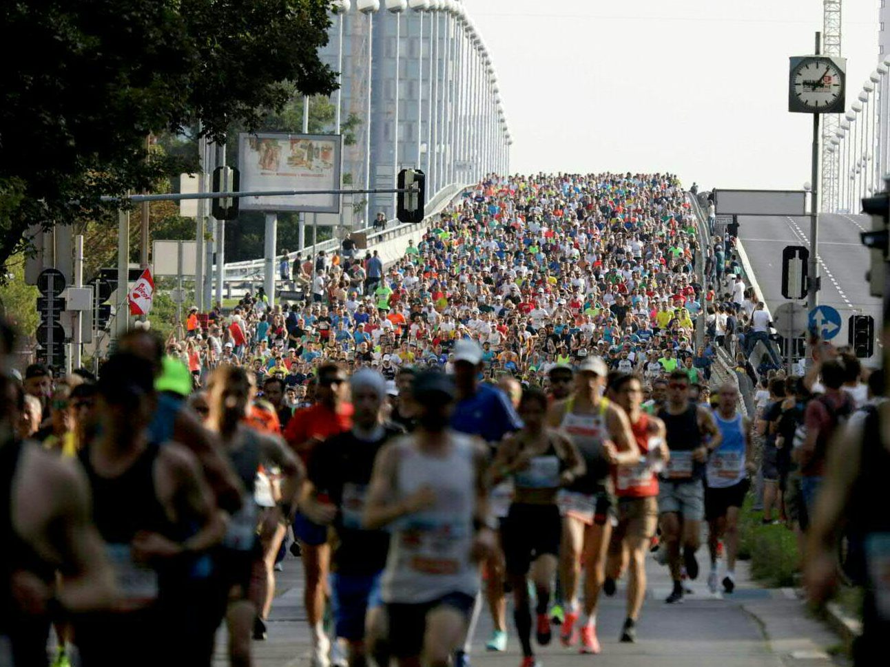 Beim Vienna City Marathon 2022 müssen sich die Läuferinnen und Läufer auf ein unbeständiges Wetter einstellen. Beim Vienna City Marathon 2022 müssen sich die Läuferinnen und Läufer auf ein unbeständiges Wetter einstellen.