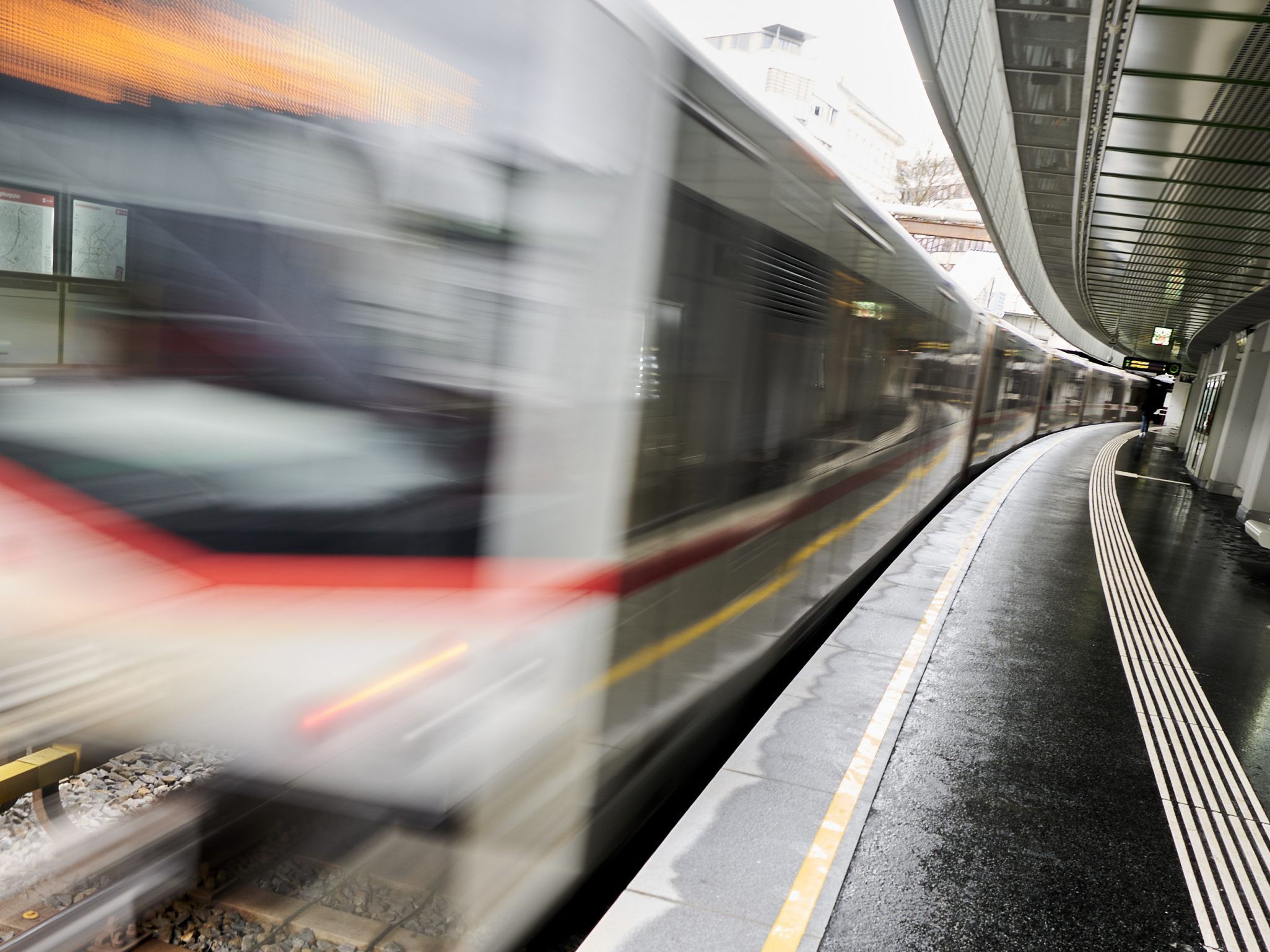 Wien-Hietzing: Unfall in U-Bahn-Station Schönbrunn (U4) forderte einen Toten. Wien-Hietzing: Unfall in U-Bahn-Station Schönbrunn (U4) forderte einen Toten.