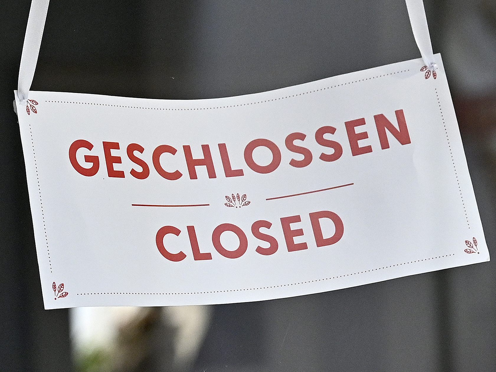 Laut einer Studie überwiegen die negativen Folgen die positiven Auswirkungen des ersten Corona-Lockdowns im Jahr 2020. Laut einer Studie überwiegen die negativen Folgen die positiven Auswirkungen des ersten Corona-Lockdowns im Jahr 2020.