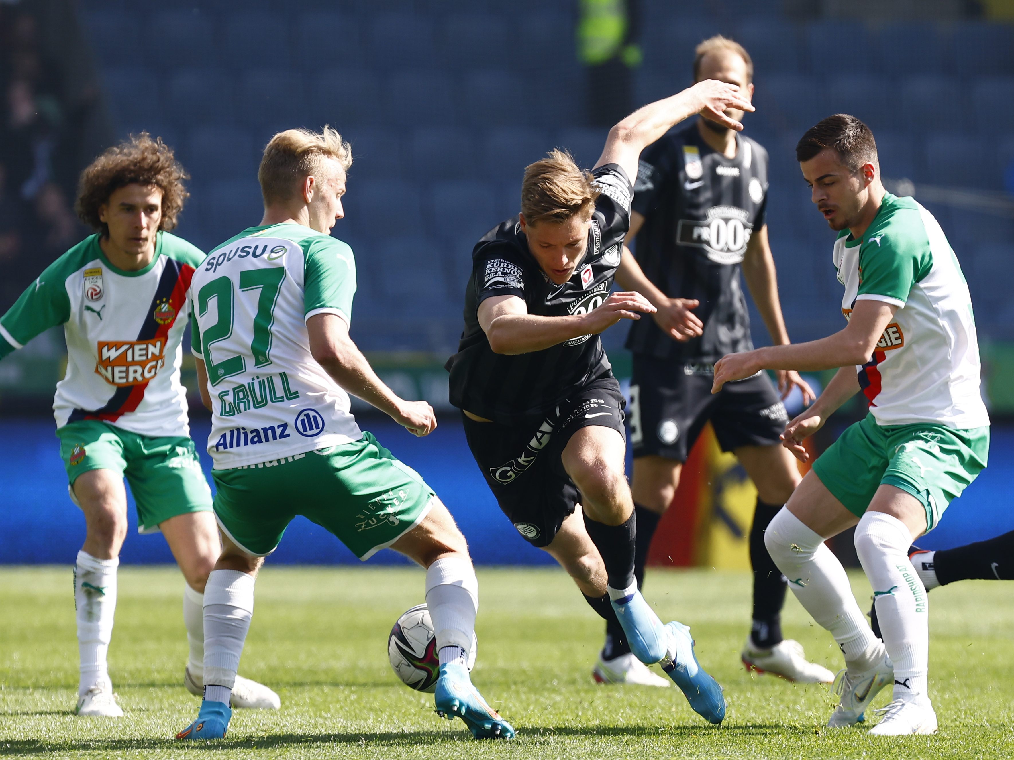 Sturm auf "Vize-Meister"-Kurs: 2:1 gegen Rapid Wien. Sturm auf "Vize-Meister"-Kurs: 2:1 gegen Rapid Wien.