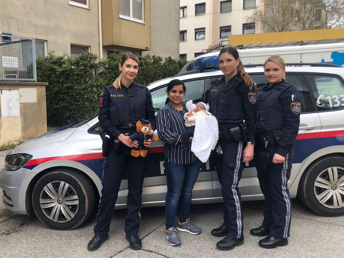 Polizistinnen konnten in Wien-Liesing bei einem Baby einen Herzstillstand verhindern. Am Wochenende kam es zum Wiedersehen.