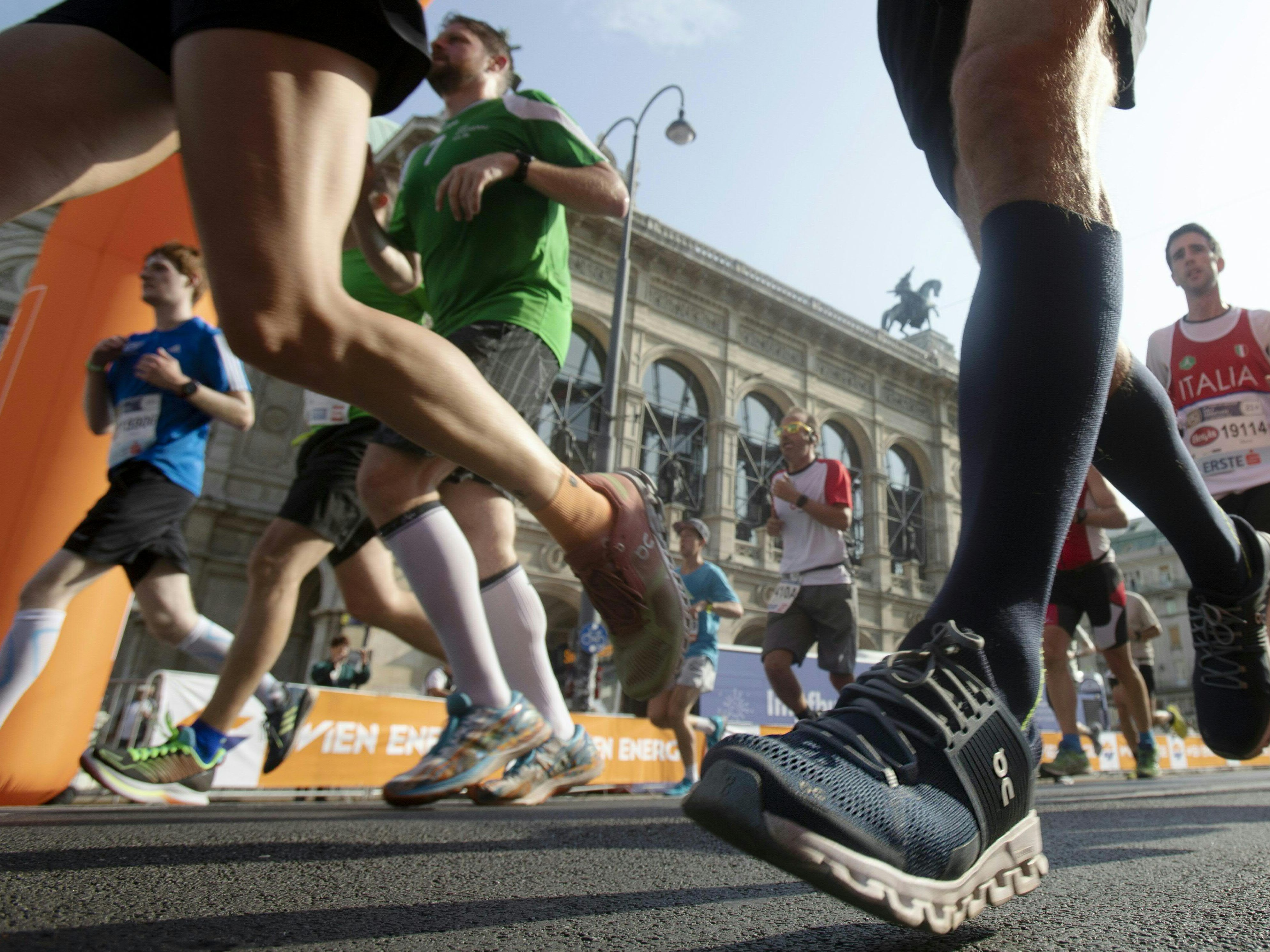 Auch 2022 führt die Strecke der Marathon-Distanz des Vienna City Marathons vorbei an den schönsten Sehenswürdigkeiten Wiens. Auch 2022 führt die Strecke der Marathon-Distanz des Vienna City Marathons vorbei an den schönsten Sehenswürdigkeiten Wiens.