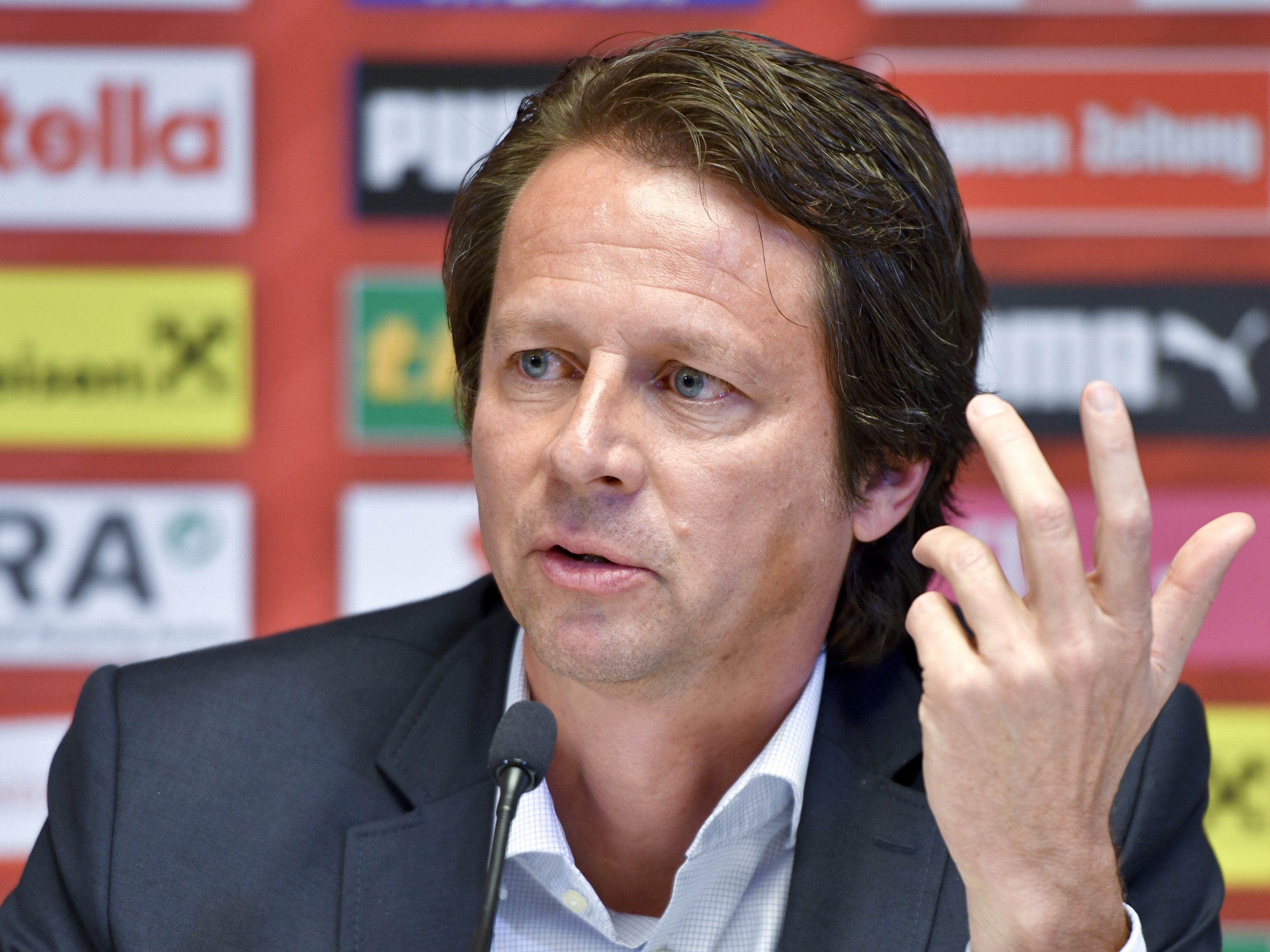 Livestream zur Bekanntgabe der Teamchef-Entscheidung: Der ÖFB (im Bild Peter Schöttel) könnte heute Ralf Rangnick als neuen Trainer von Österreichs Fußball-Nationalmannschaft verkünden. Livestream zur Bekanntgabe der Teamchef-Entscheidung: Der ÖFB (im Bild Peter Schöttel) könnte heute Ralf Rangnick als neuen Trainer von Österreichs Fußball-Nationalmannschaft verkünden.