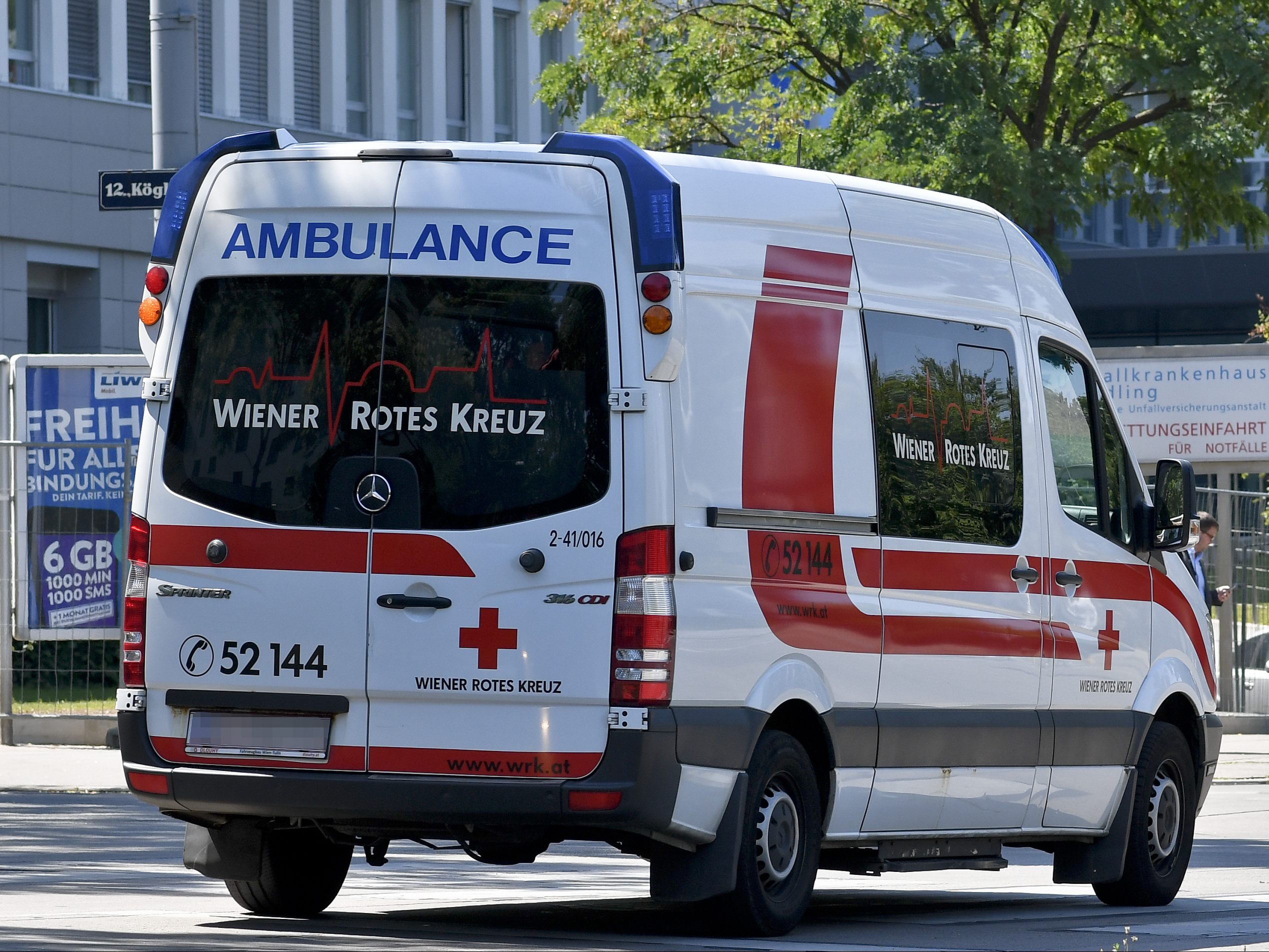 Ein Pkw-Fahrer erfasste in Wien-Leopoldstadt eine Fußgängerin. Ein Pkw-Fahrer erfasste in Wien-Leopoldstadt eine Fußgängerin.