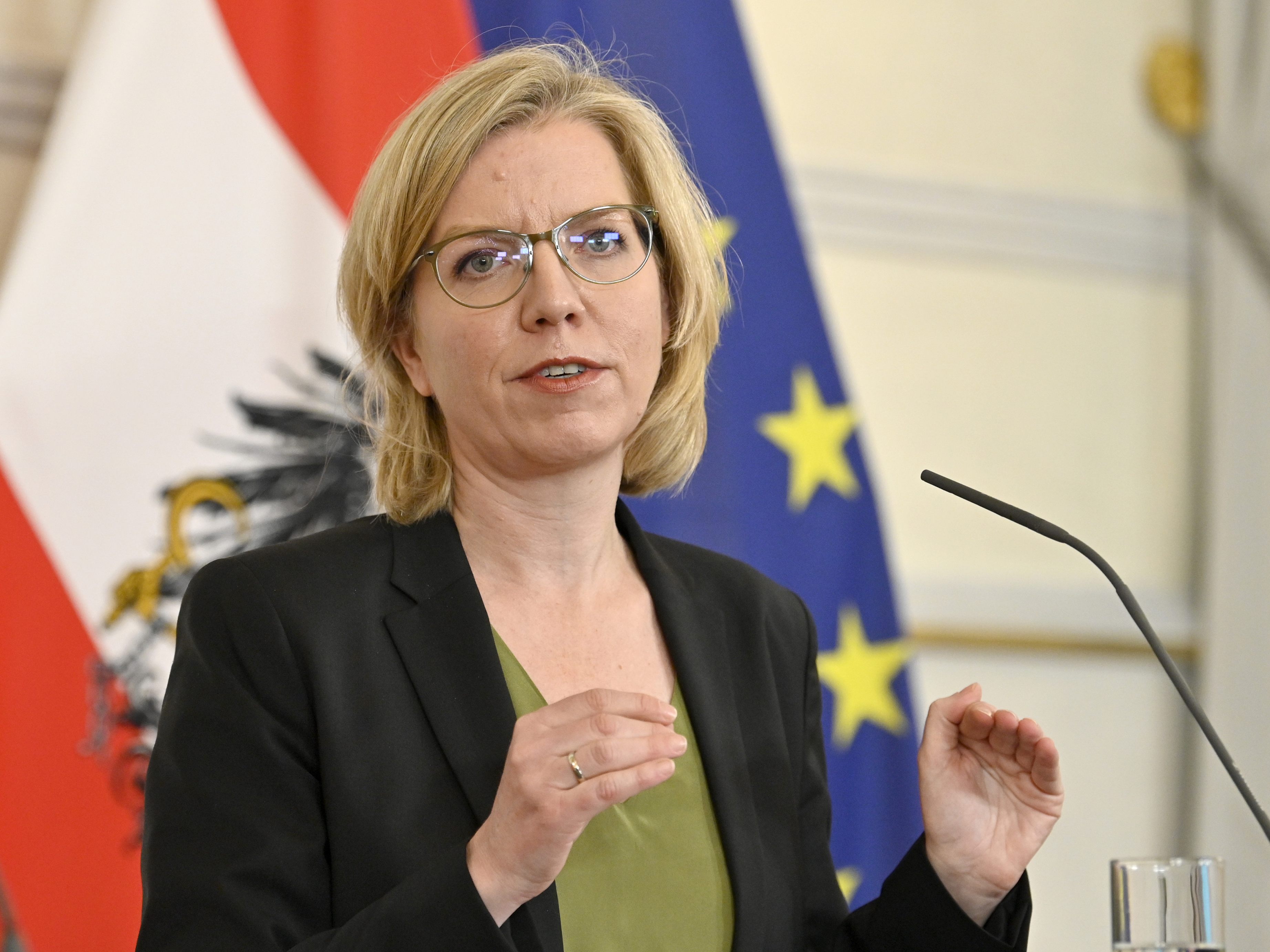 Gewessler: Weiter russische Gaslieferungen nach Österreich. Gewessler: Weiter russische Gaslieferungen nach Österreich.