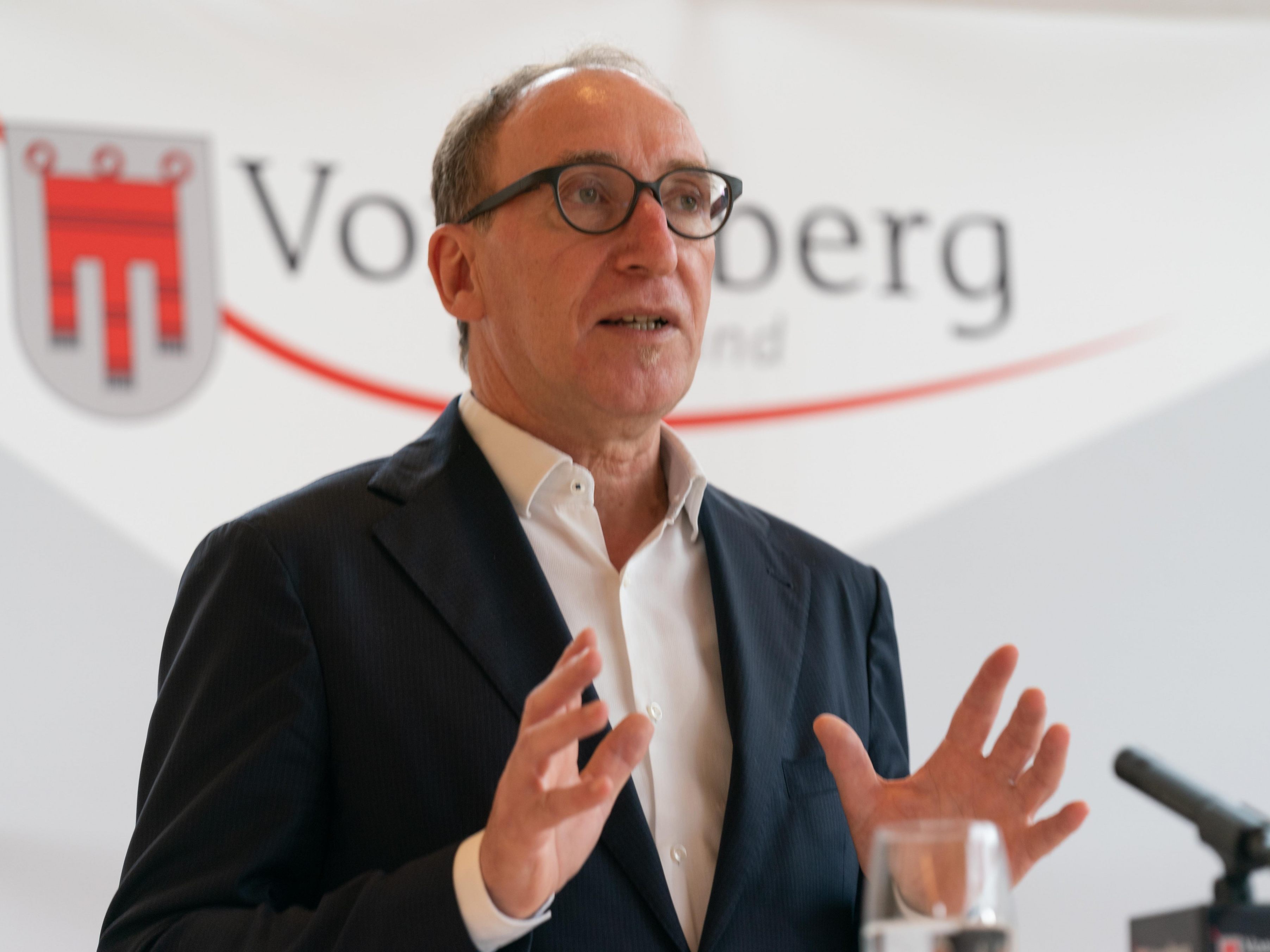 Gesundheitsminister Johannes Rauch (Grüne) wies die Kritik an der Corona-Teststrategie zurück.