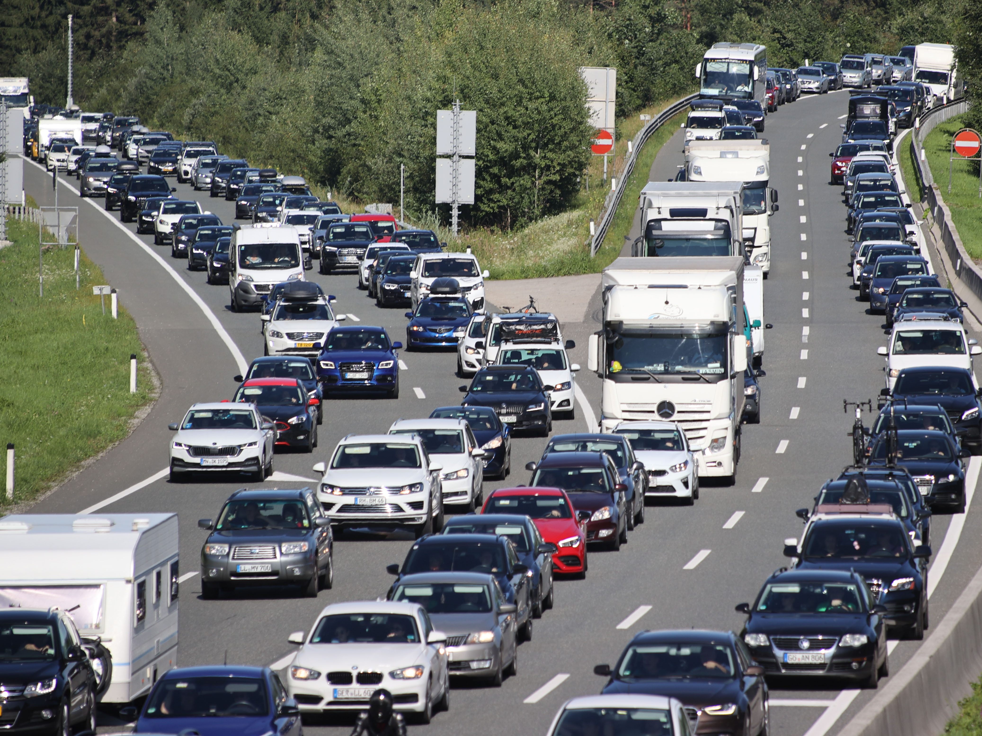Im Osterreiseverkehr ist auf Österreichs Straßen immer viel los. Im Osterreiseverkehr ist auf Österreichs Straßen immer viel los.