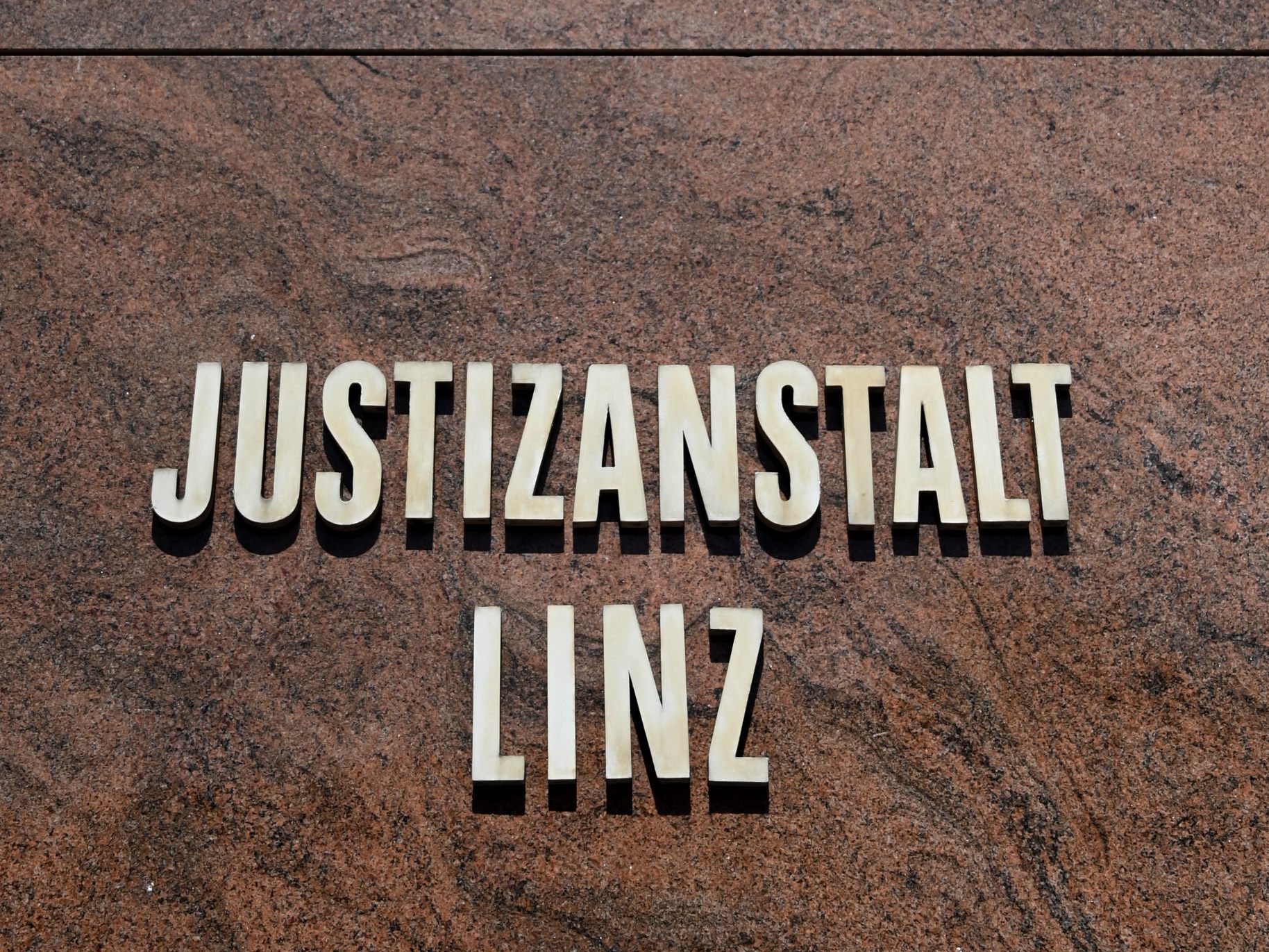 Drei Verdächtige wurden bereits in die Justizanstalt Linz eingeliefert.