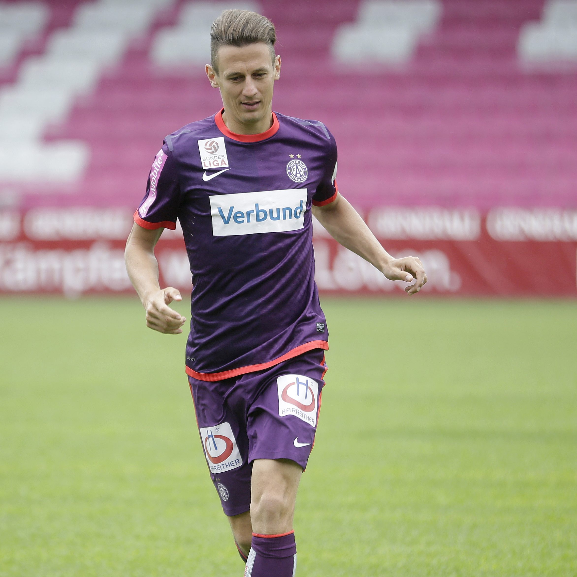 Mader legt sein Amt als Leiter der Austria-Akademie zurück.