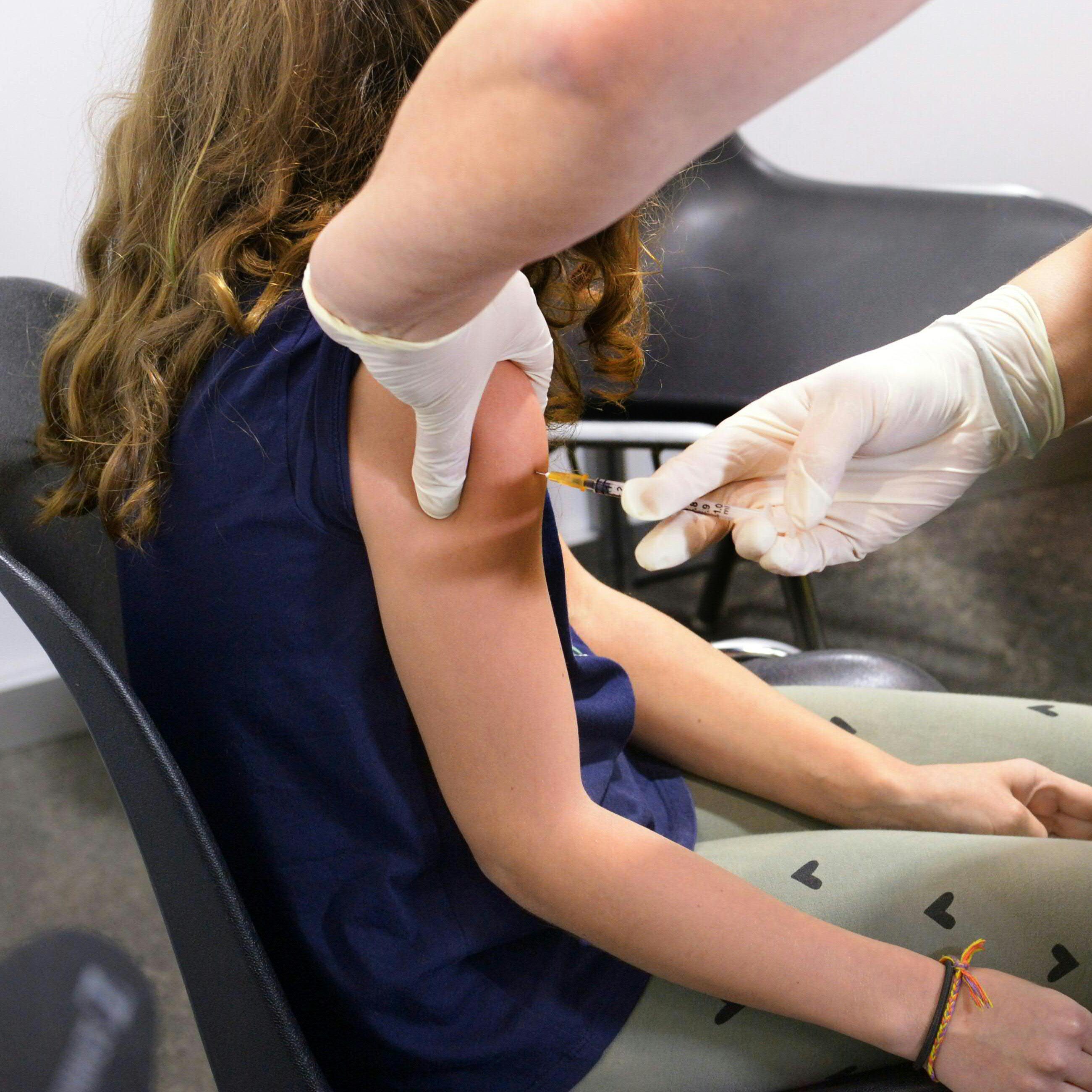 Die Impfempfehlung von Meningokokken B wurde auf bis zu 25-jährige Erwachsene erweitert.