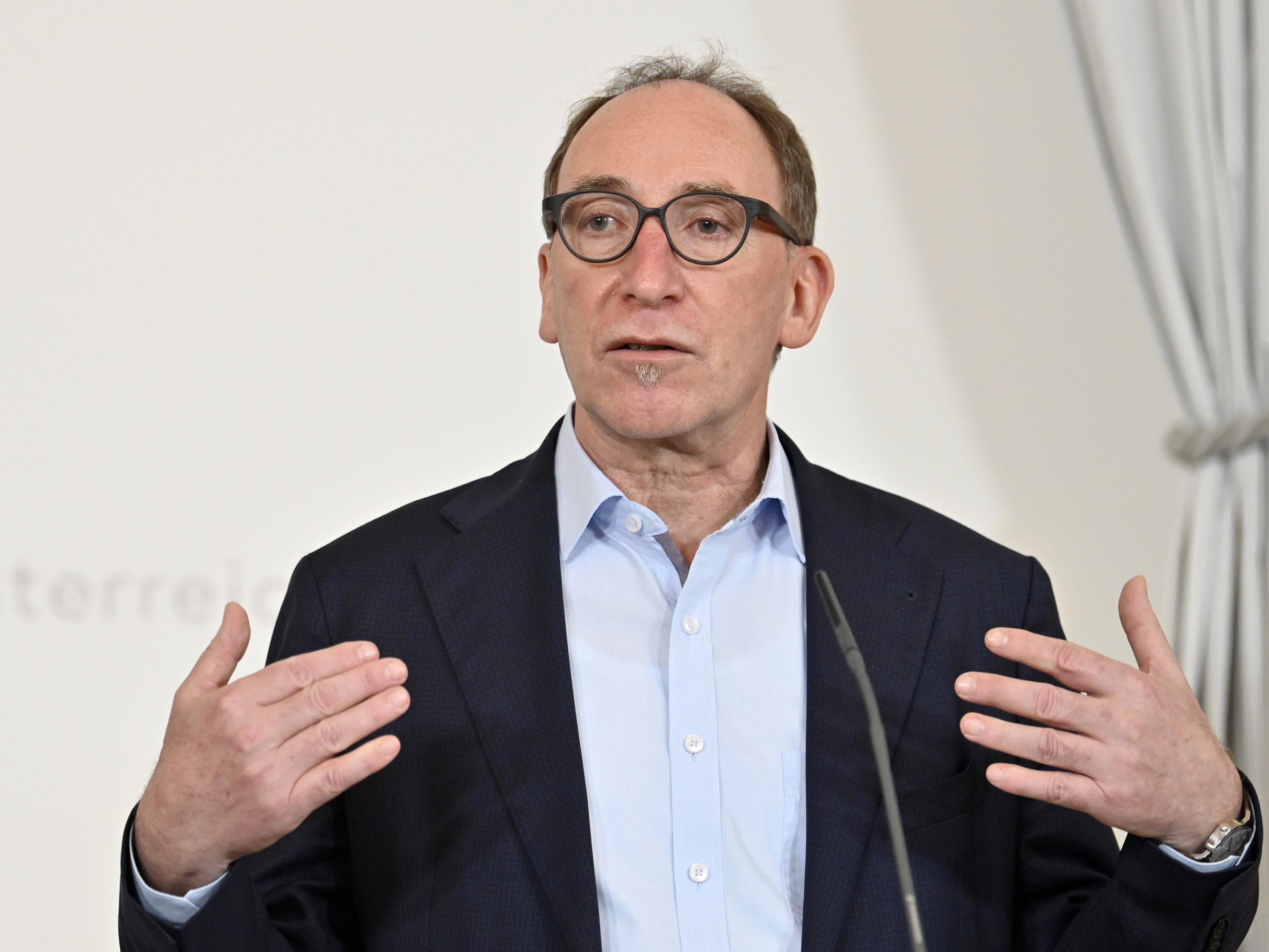Gesundheitsminister Rauch: Neue Studienlage zu Wirkung der Impfung gegen Long-Covid.