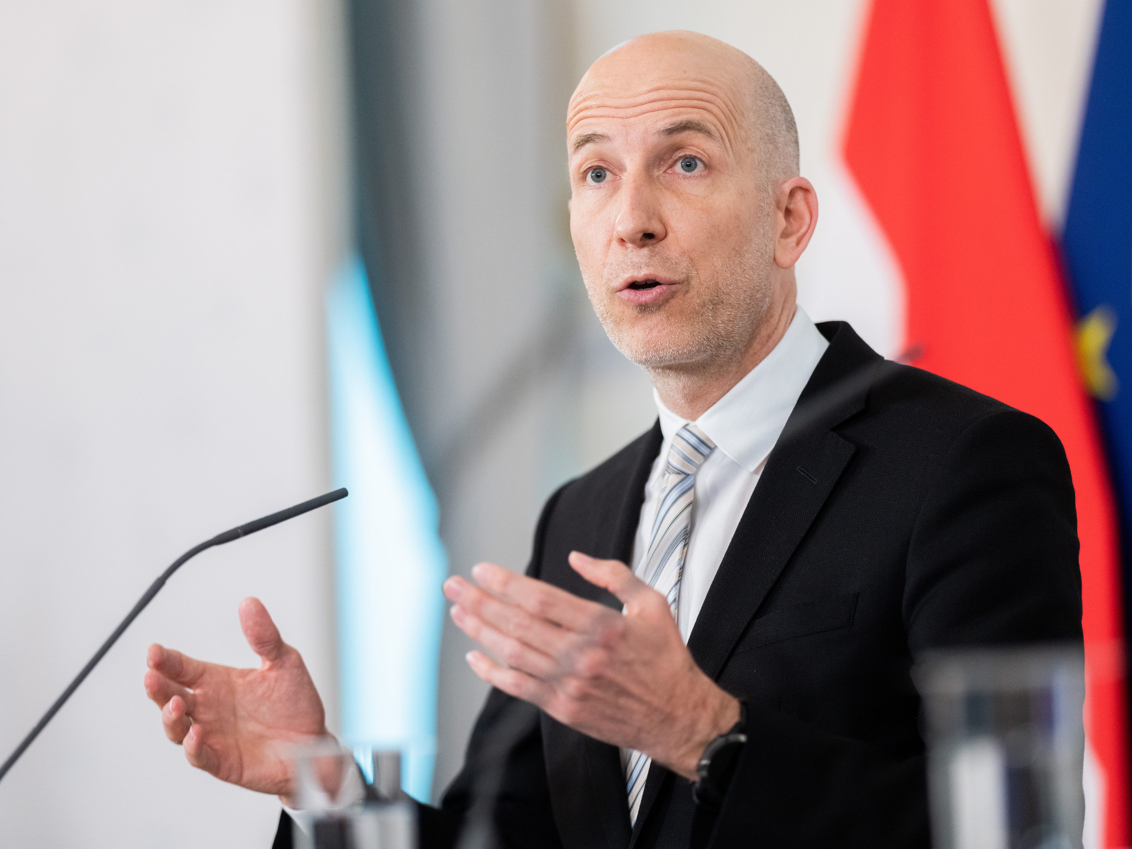 Arbeitsminister Martin Kocher und Umweltministerin Leonore Gewessler präsentierten eine Initiative für grüne Jobs.
