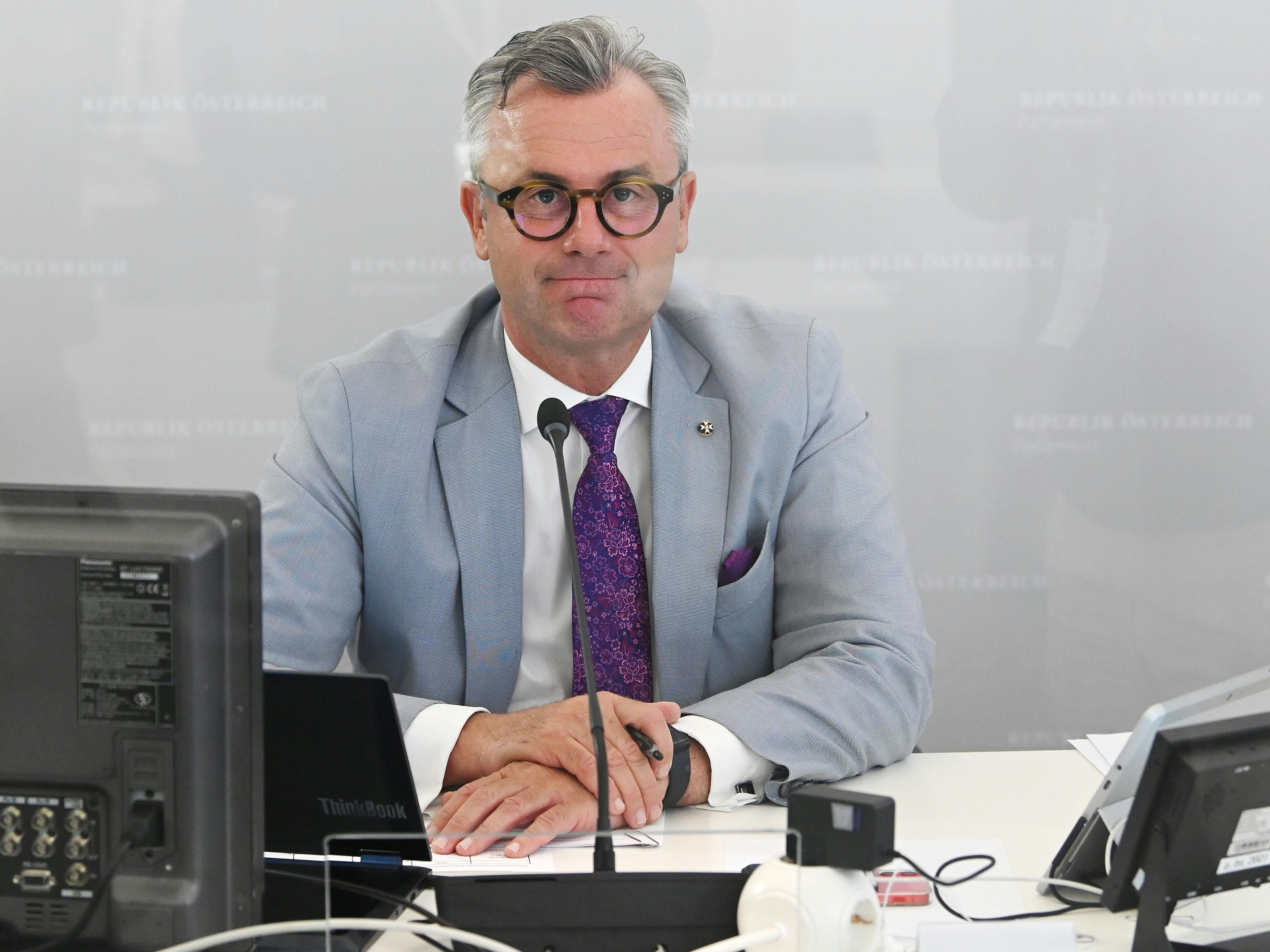 Der dritte Nationalratspräsident Hofer will eine Beugestrafe gegen Ex-Finanzminister Schelling wegen verweigerter Antwort einbringen Der dritte Nationalratspräsident Hofer will eine Beugestrafe gegen Ex-Finanzminister Schelling wegen verweigerter Antwort einbringen