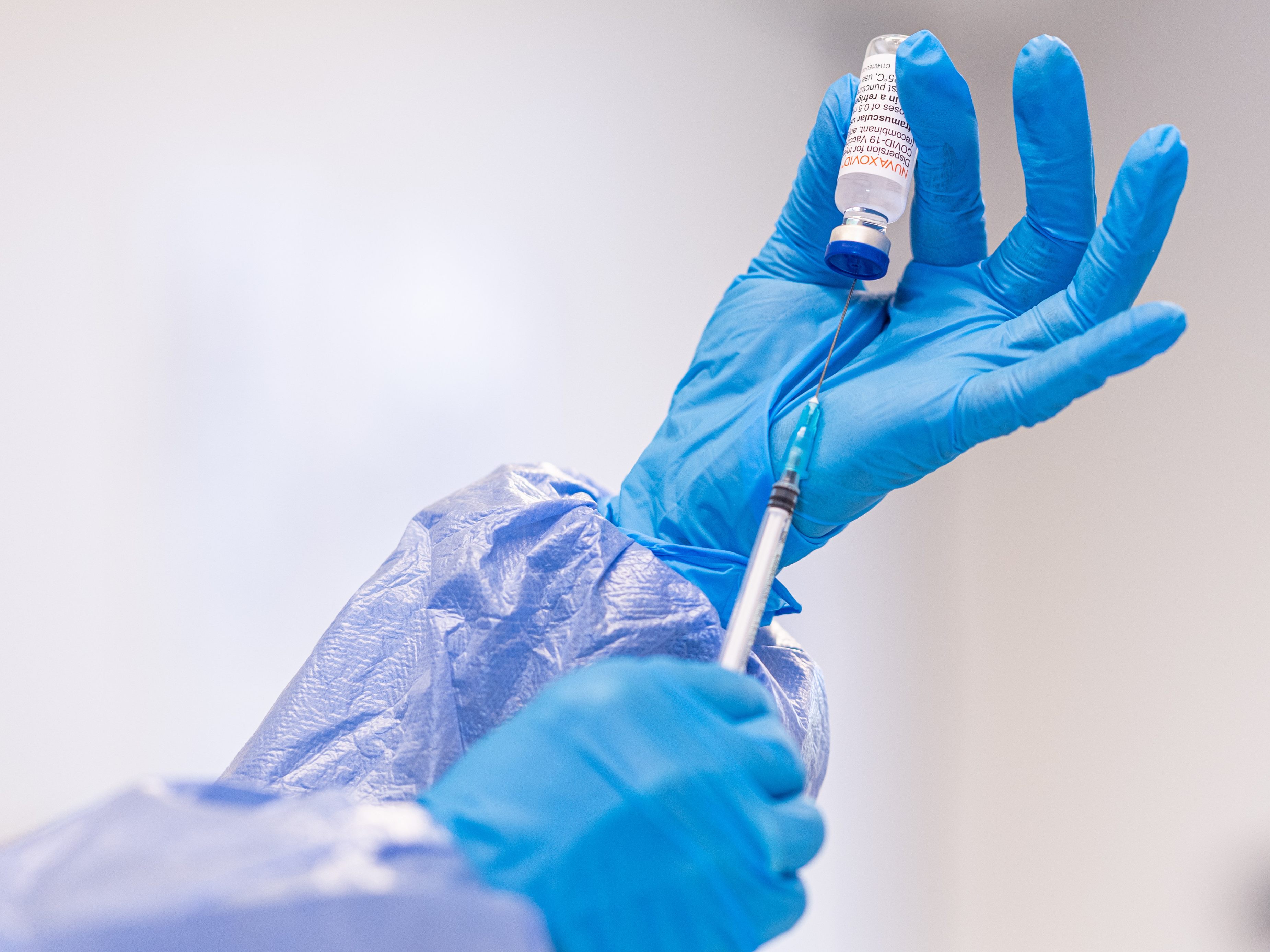Ein Deutscher ließ sich 90 Mal gegen das Coronavirus impfen. Ein Deutscher ließ sich 90 Mal gegen das Coronavirus impfen.