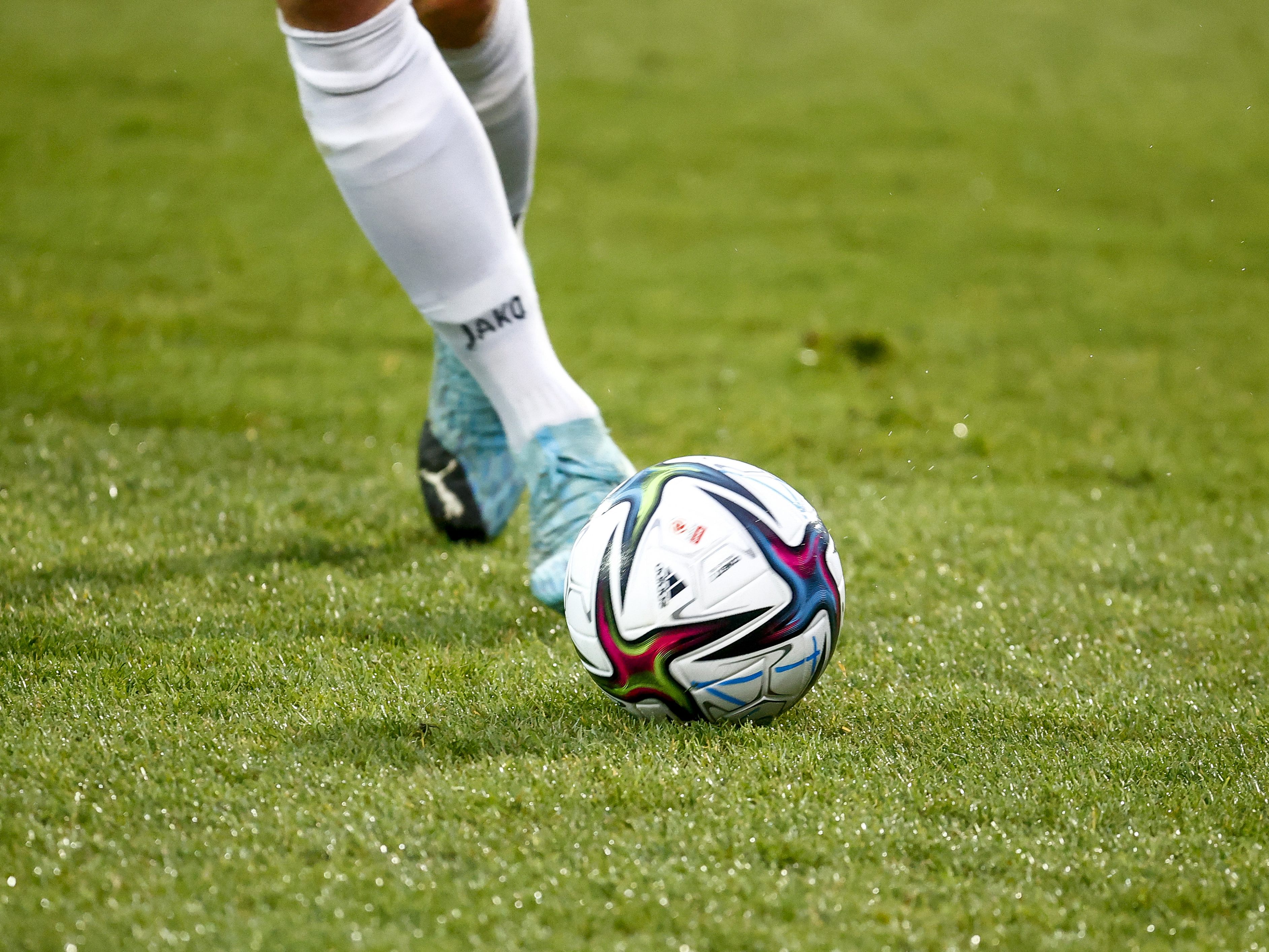 Diese Woche kam es zur Ankunft von Nachwuchsfußballern aus einer ukrainischen Akademie am Wiener Hauptbahnhof. Weiter geht es für sie nach Bad Gastein. Diese Woche kam es zur Ankunft von Nachwuchsfußballern aus einer ukrainischen Akademie am Wiener Hauptbahnhof. Weiter geht es für sie nach Bad Gastein.