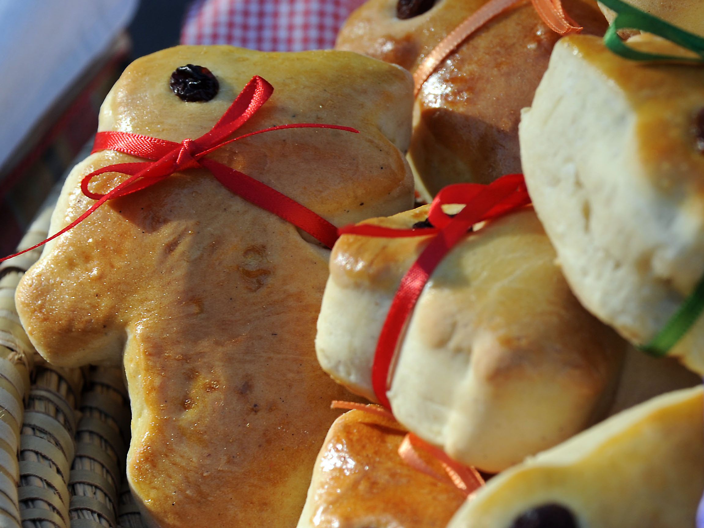 Neben dem Hefezopf sind auch Osterpinzen traditionelles Ostergebäck. Neben dem Hefezopf sind auch Osterpinzen traditionelles Ostergebäck.