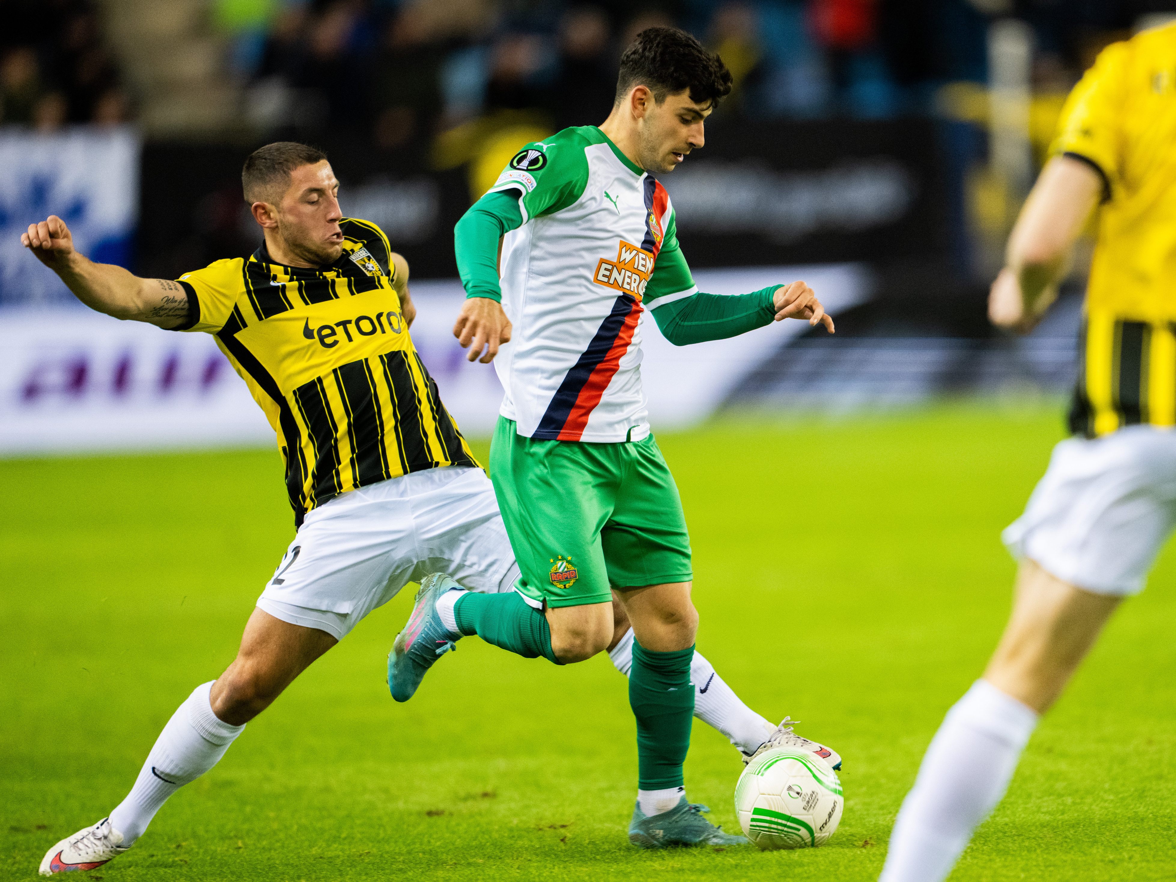 Yusuf Demir ist beim ersten Termin der SK Rapid Käfig-Tour in Wien-Döbling zu sehen.