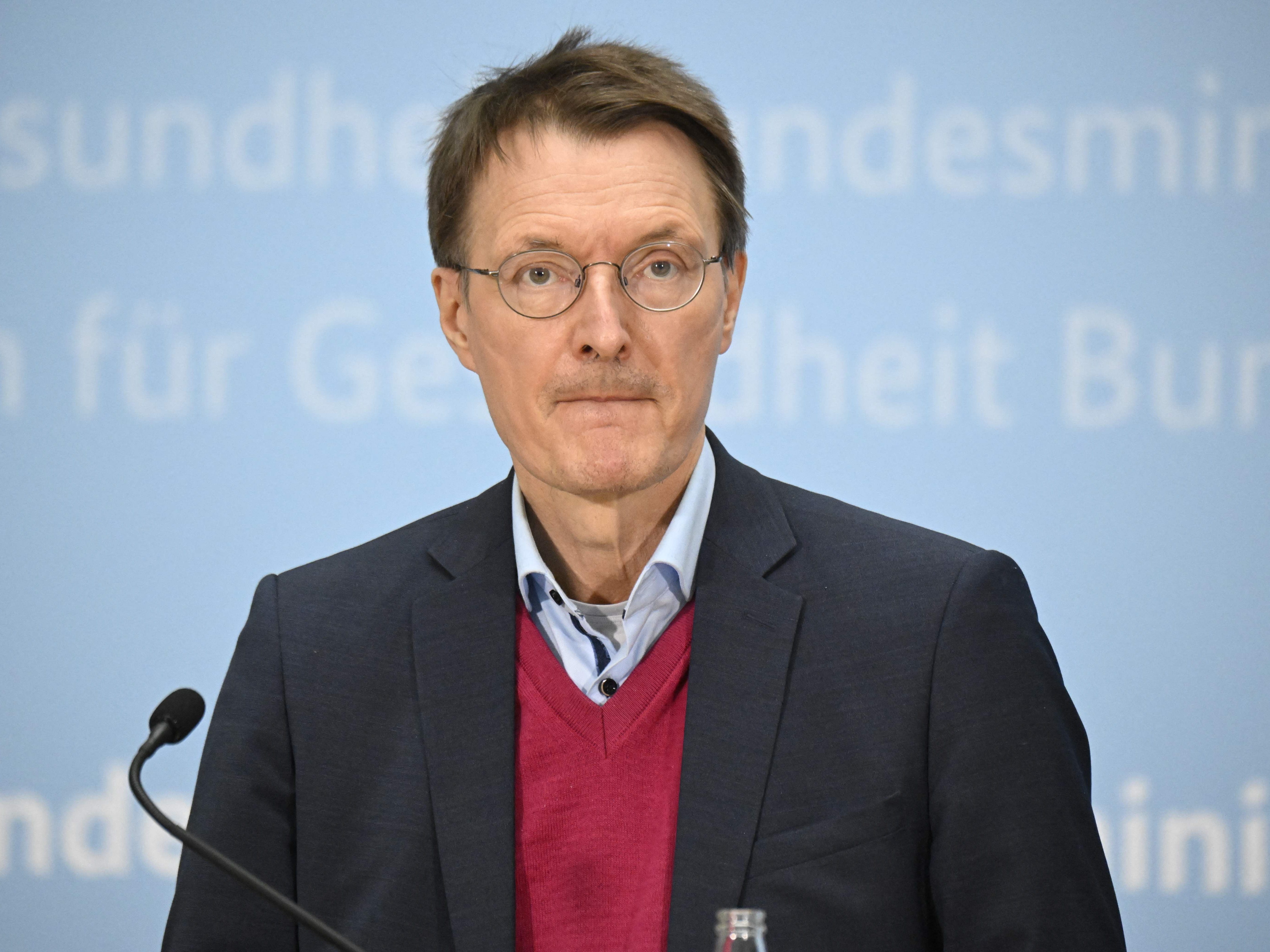 Corona-Infektion: Deutschland setzt doch nicht auf freiwillige Isolation. Corona-Infektion: Deutschland setzt doch nicht auf freiwillige Isolation.