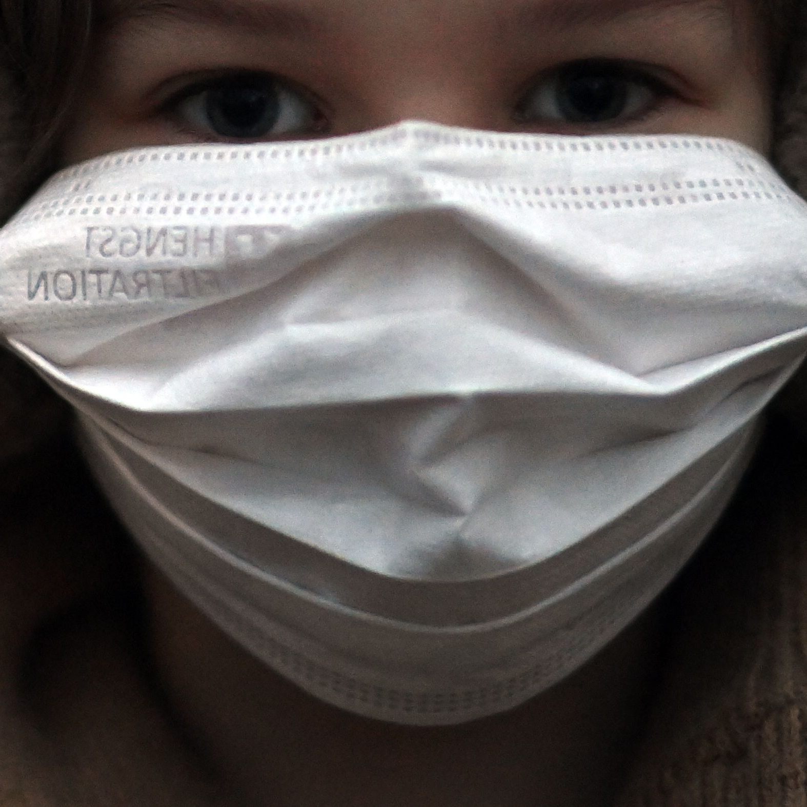 Die Masken in Schulen und Unis bleiben.