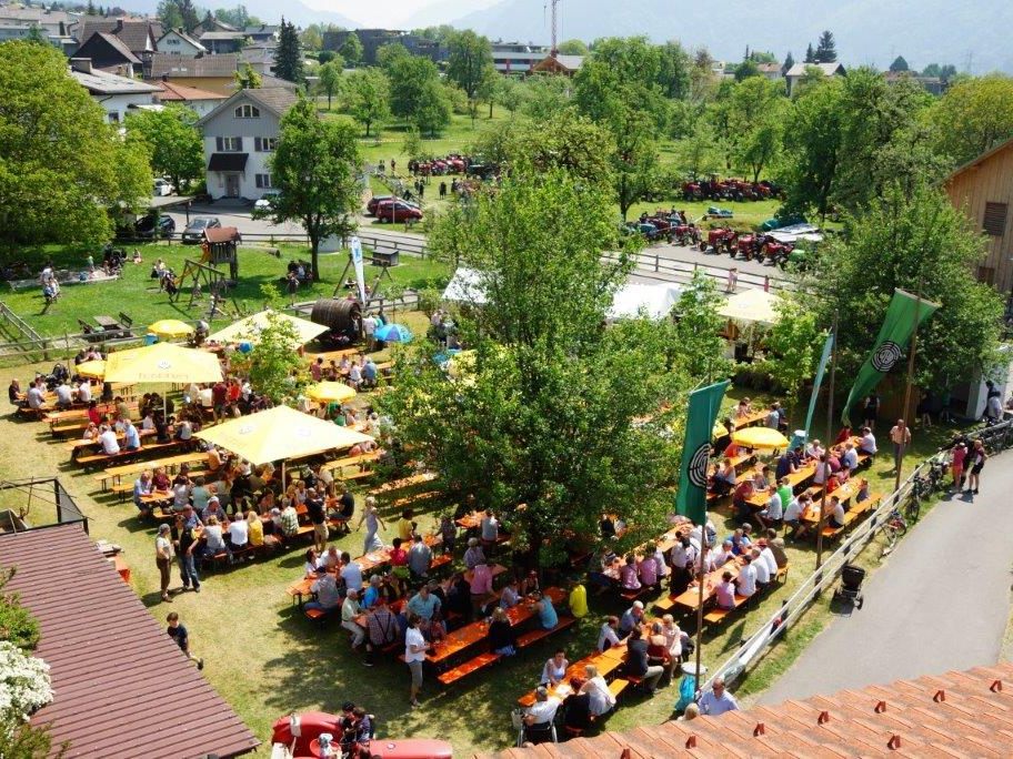 Der Frühschoppen ist ein Treffpunkt für Jung und Alt