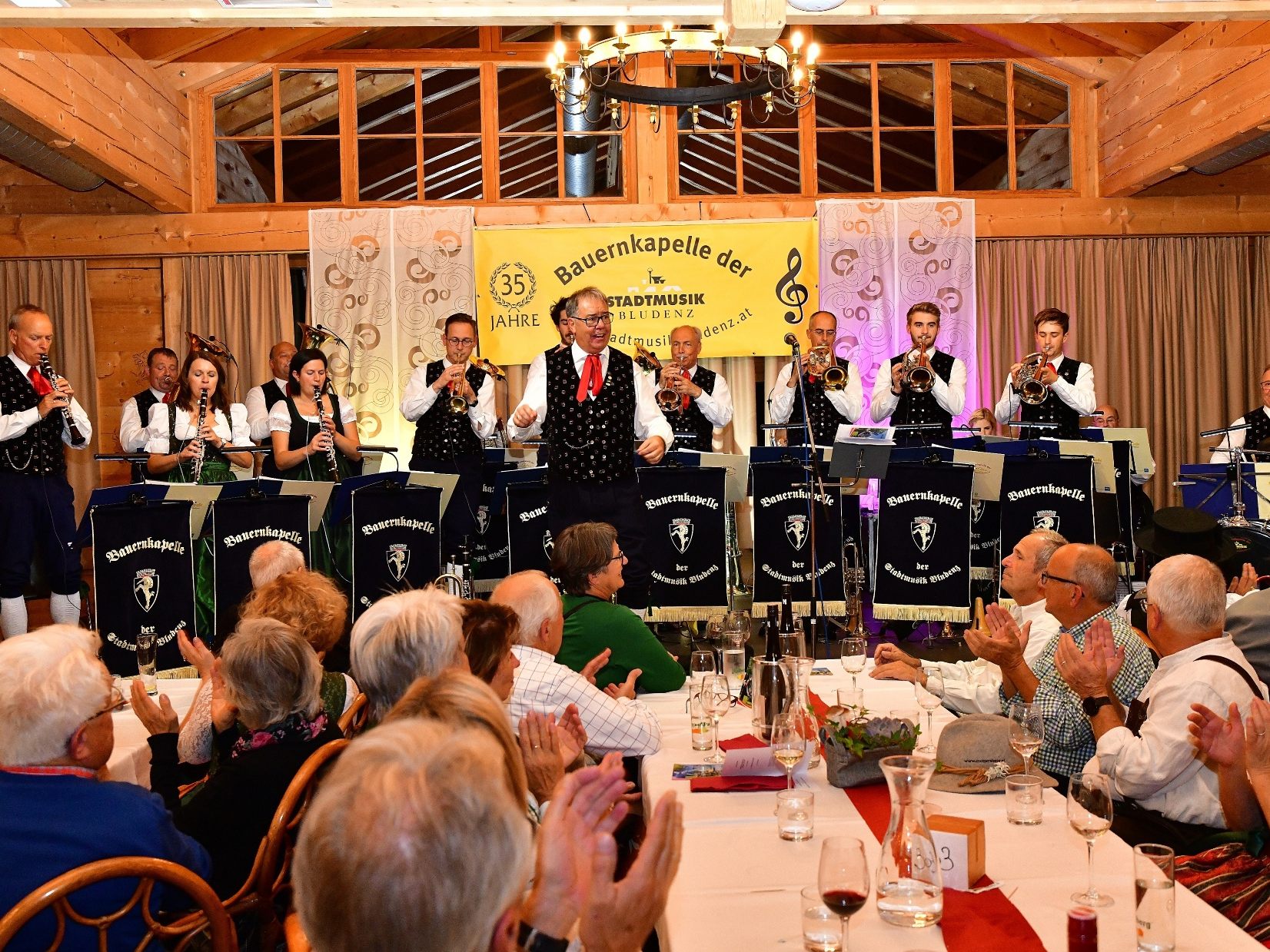 Die Bauernkapelle der Stadtmusik Bludenz präsentiert am 22. und 23. April den "1. böhmischen Frühling" im Alpengasthof Muttersberg.