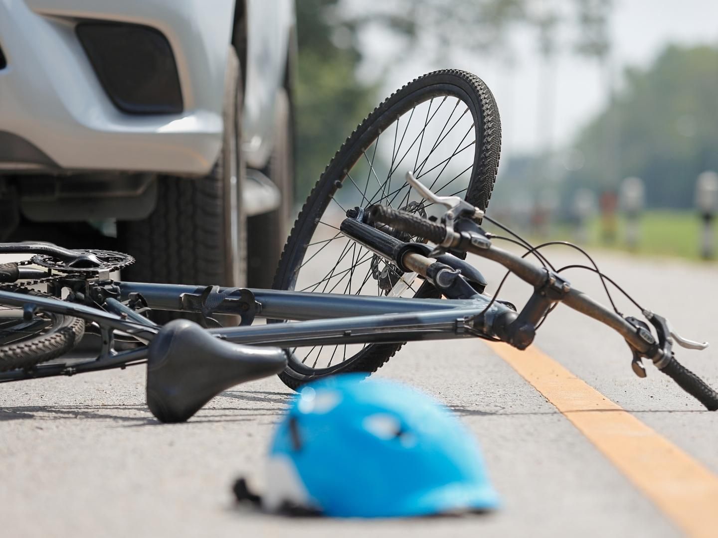 Die Fahrradlenkerin kam zu Sturz und wurde verletzt.