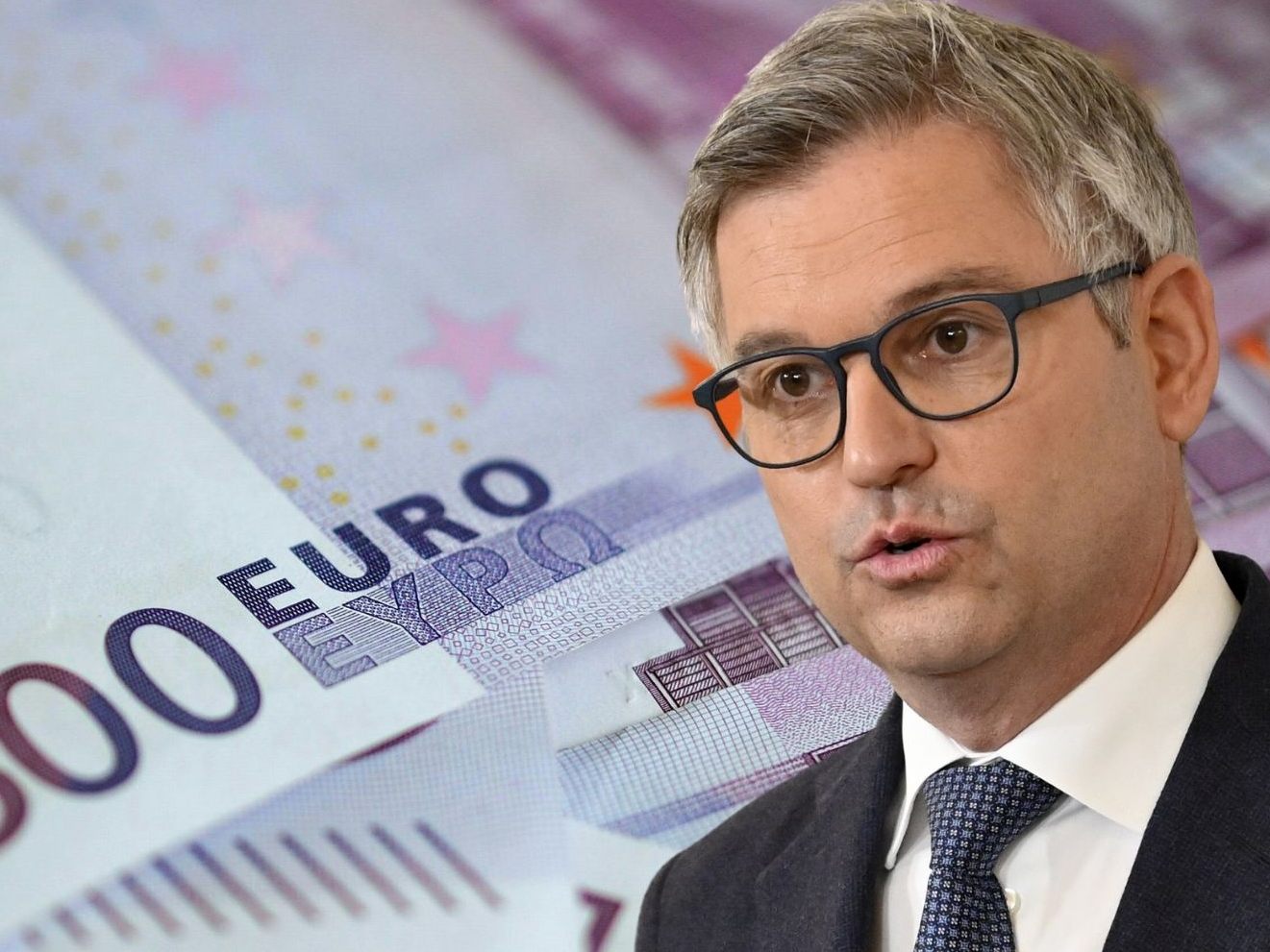 Wie Finanzminister Magnus Brunner bekannt gab, wurden bereits 42 Milliarden Euro an Covid-Hilfen ausbezahlt.