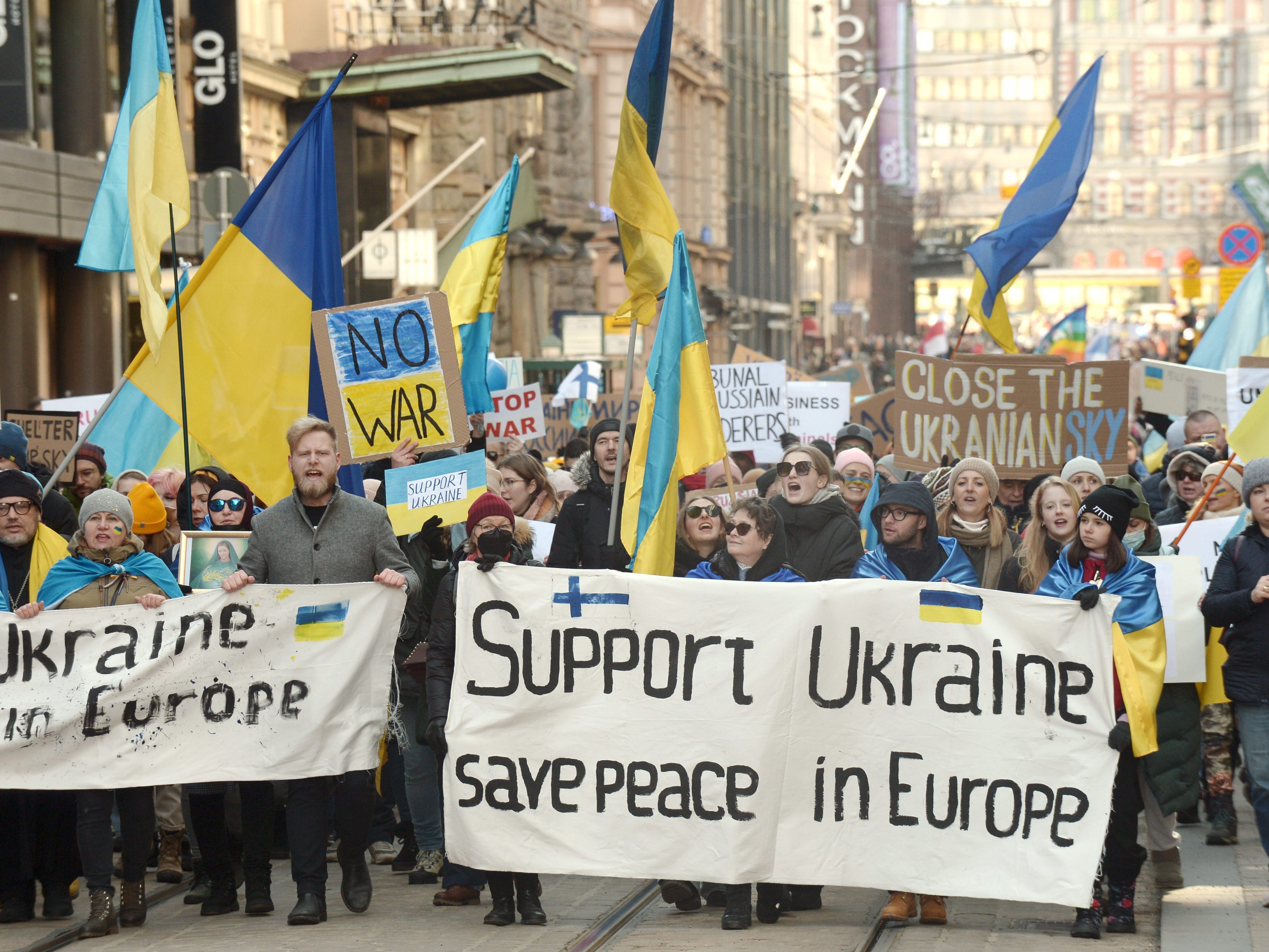 Der Großteil der Finnen betrachtet Russland als militärische Bedrohung.