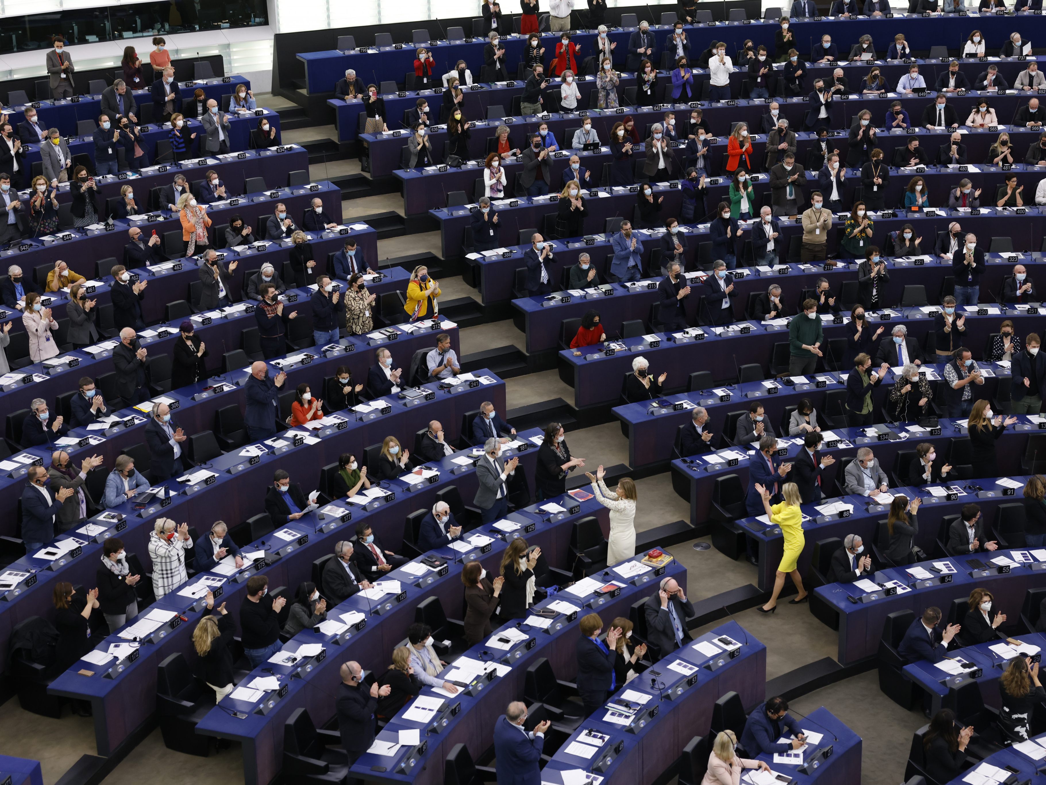 EU-Parlament will mehrheitlich Lieferstopp von russischem Öl, Gas und Kohle.